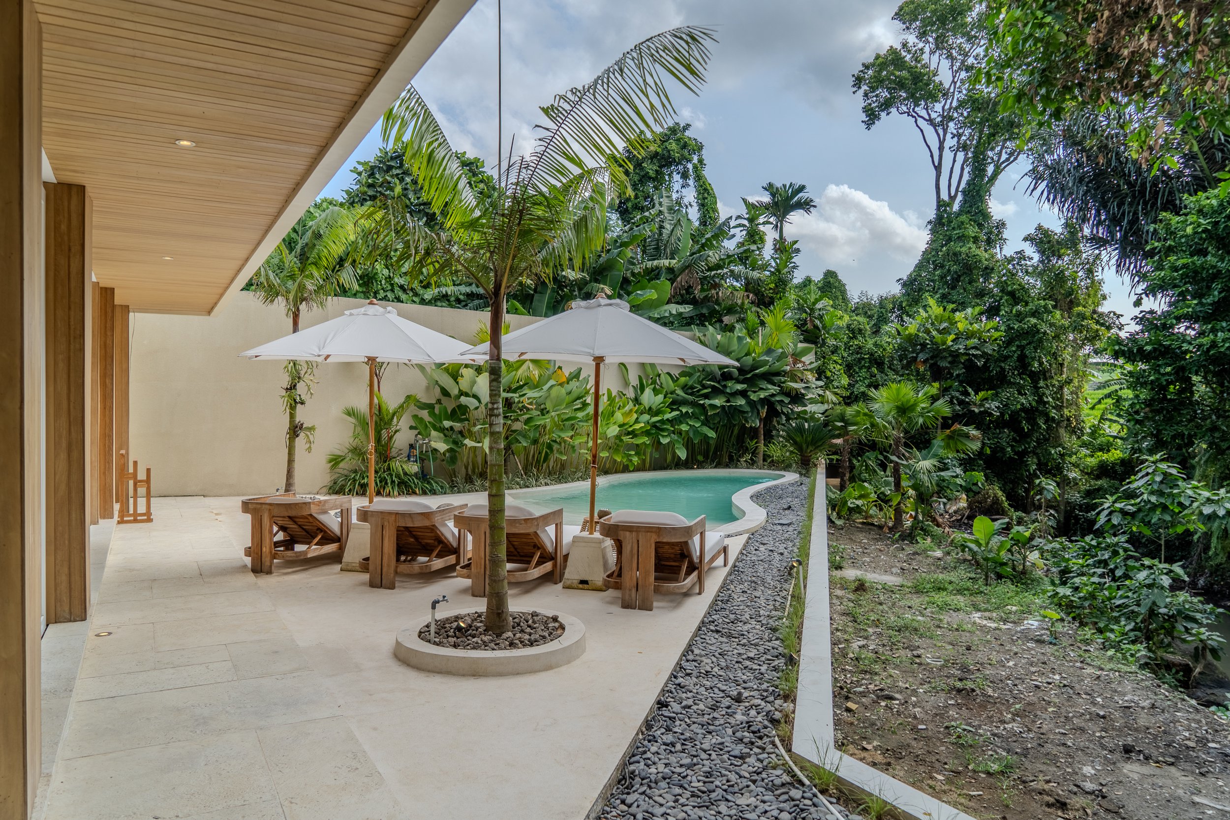 LAGOON STYLE TROPICAL VILLA - 4 BEDROOMS - PERERENAN