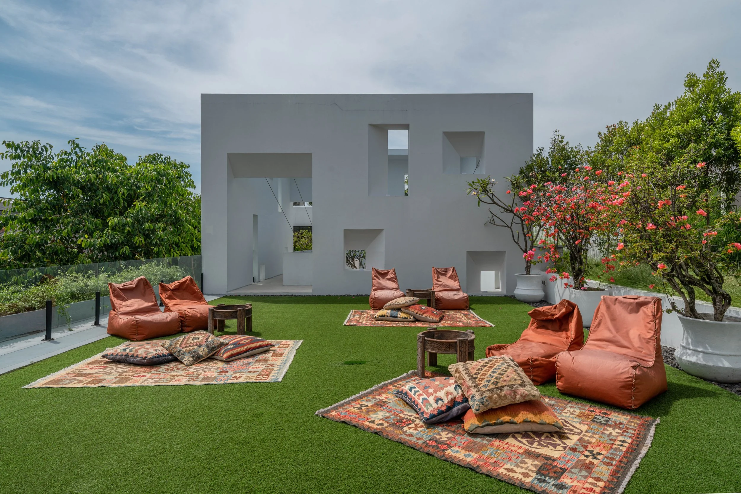 STUNNING ARCHITECTURAL RESIDENCE - 5 BEDROOM - BERAWA - CANGGU