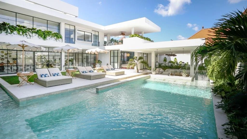 villa-for-sale-bali-canggu-berawa-6-bedroom