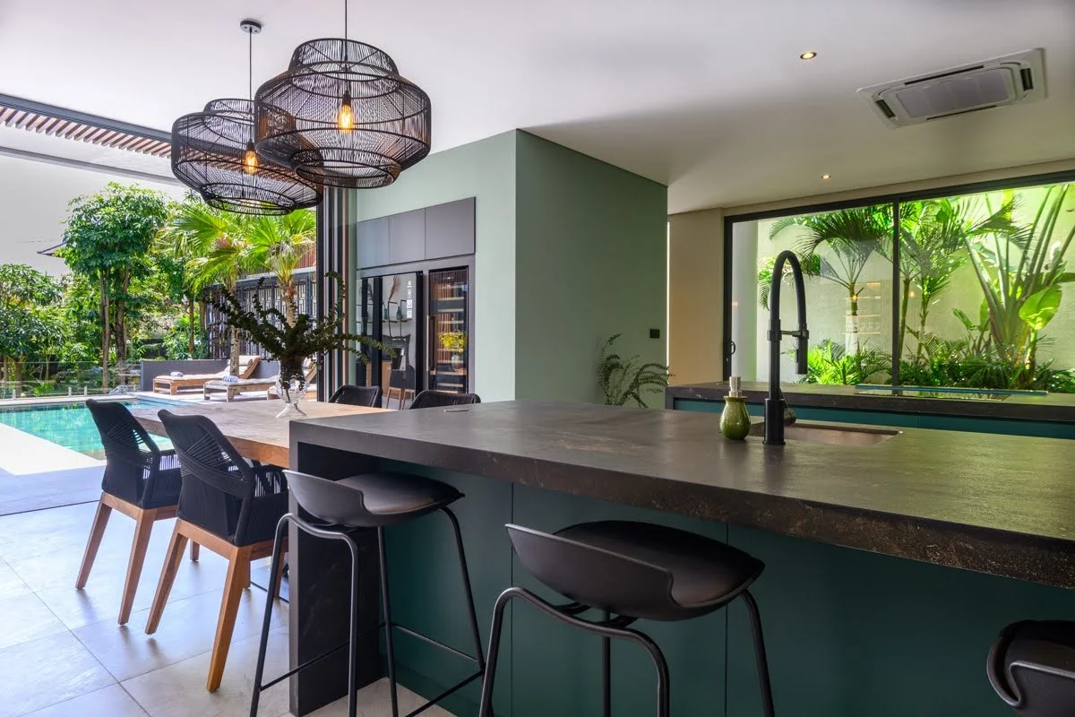 MODERN ELEGANT WHITE VILLA - 4 BEDROOM - JIMBARAN