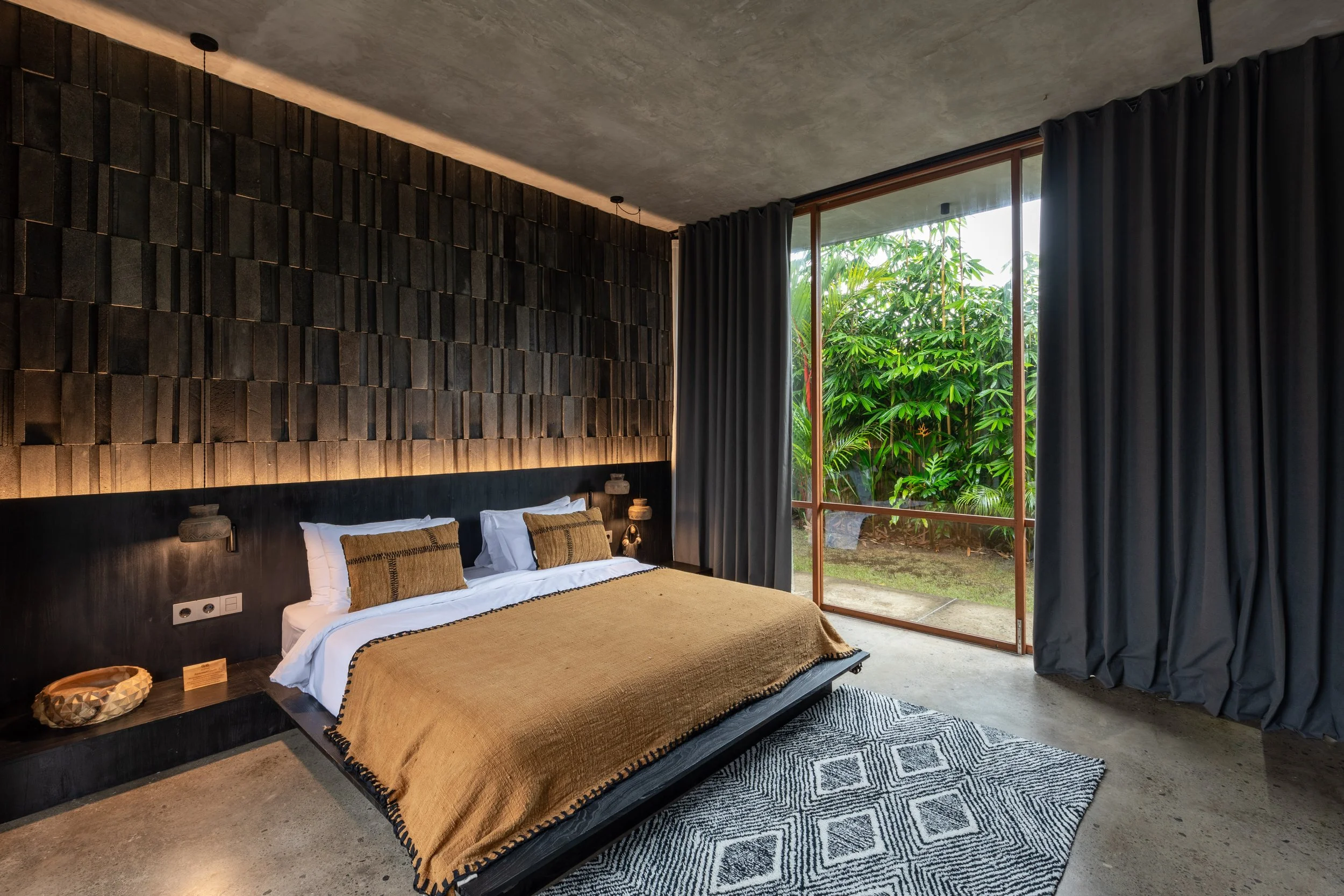 JAPANESE BRUTALIST VILLA - 5 BEDROOM - UBUD
