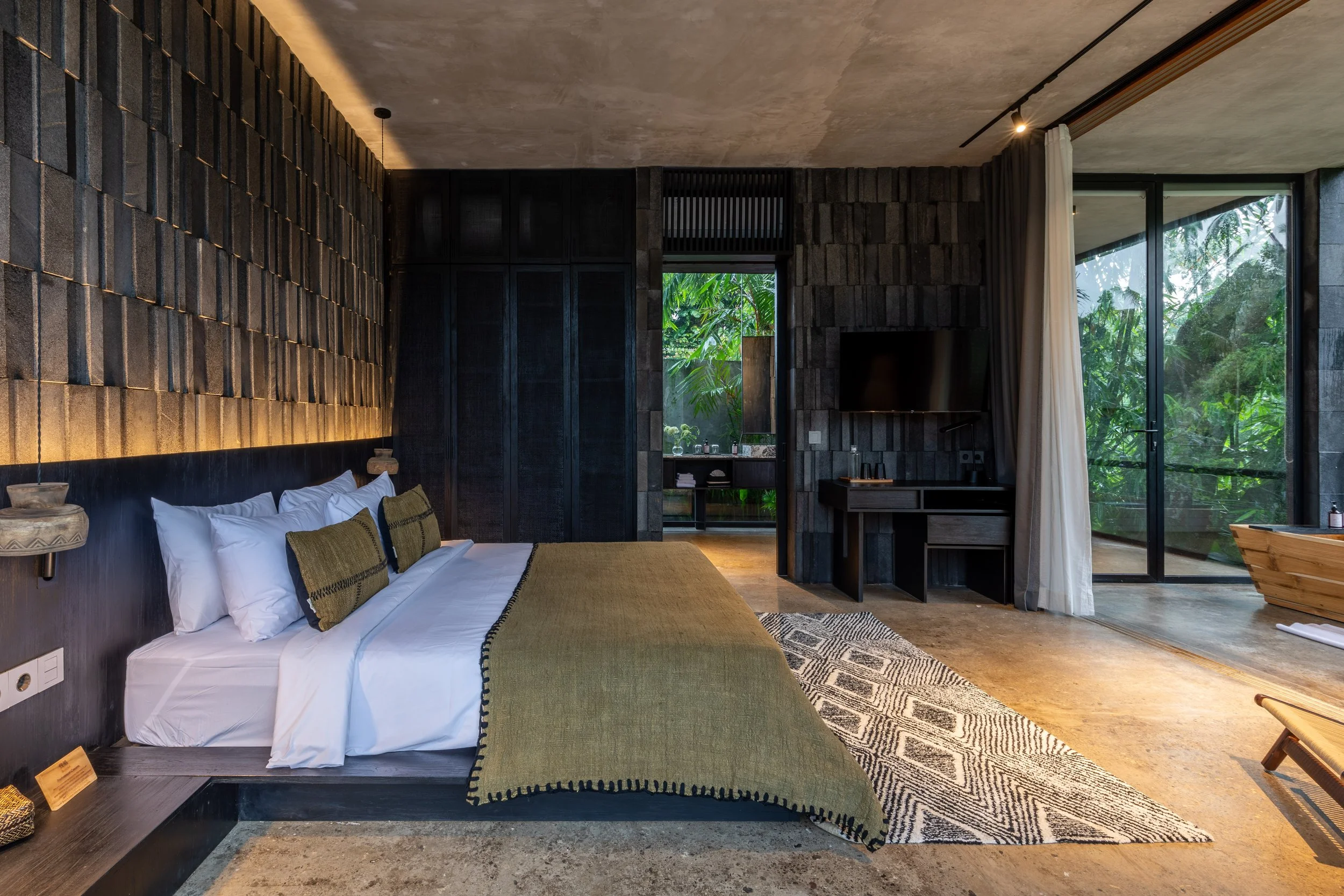 JAPANESE BRUTALIST VILLA - 5 BEDROOM - UBUD