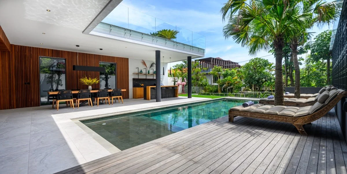 MODERN ELEGANT WHITE VILLA - 4 BEDROOM - JIMBARAN