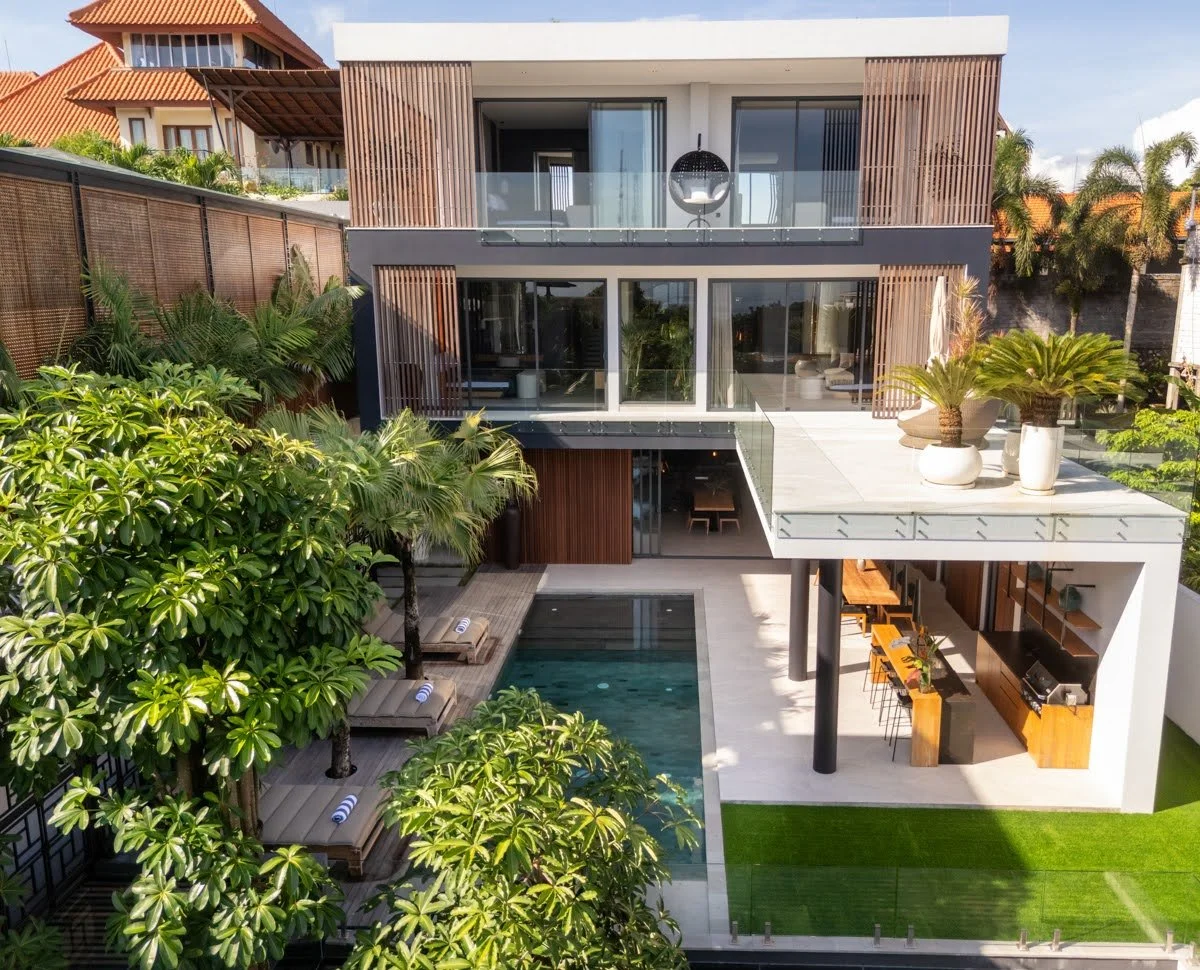 MODERN ELEGANT WHITE VILLA - 4 BEDROOM - JIMBARAN