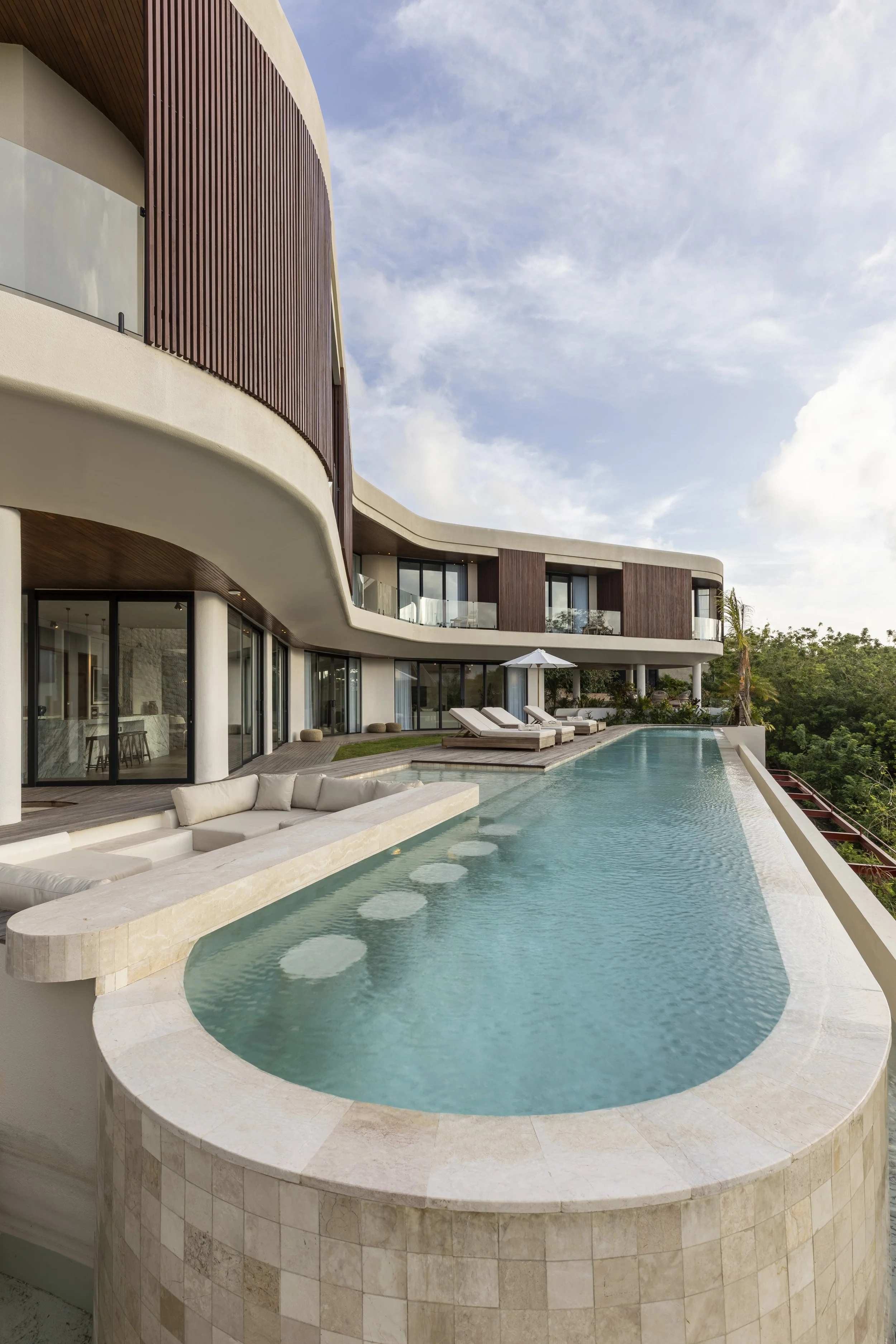 OCEAN VIEW VILLA WITH PRIVATE BEACH ACCESS - 5 BEDROOM - ULUWATU