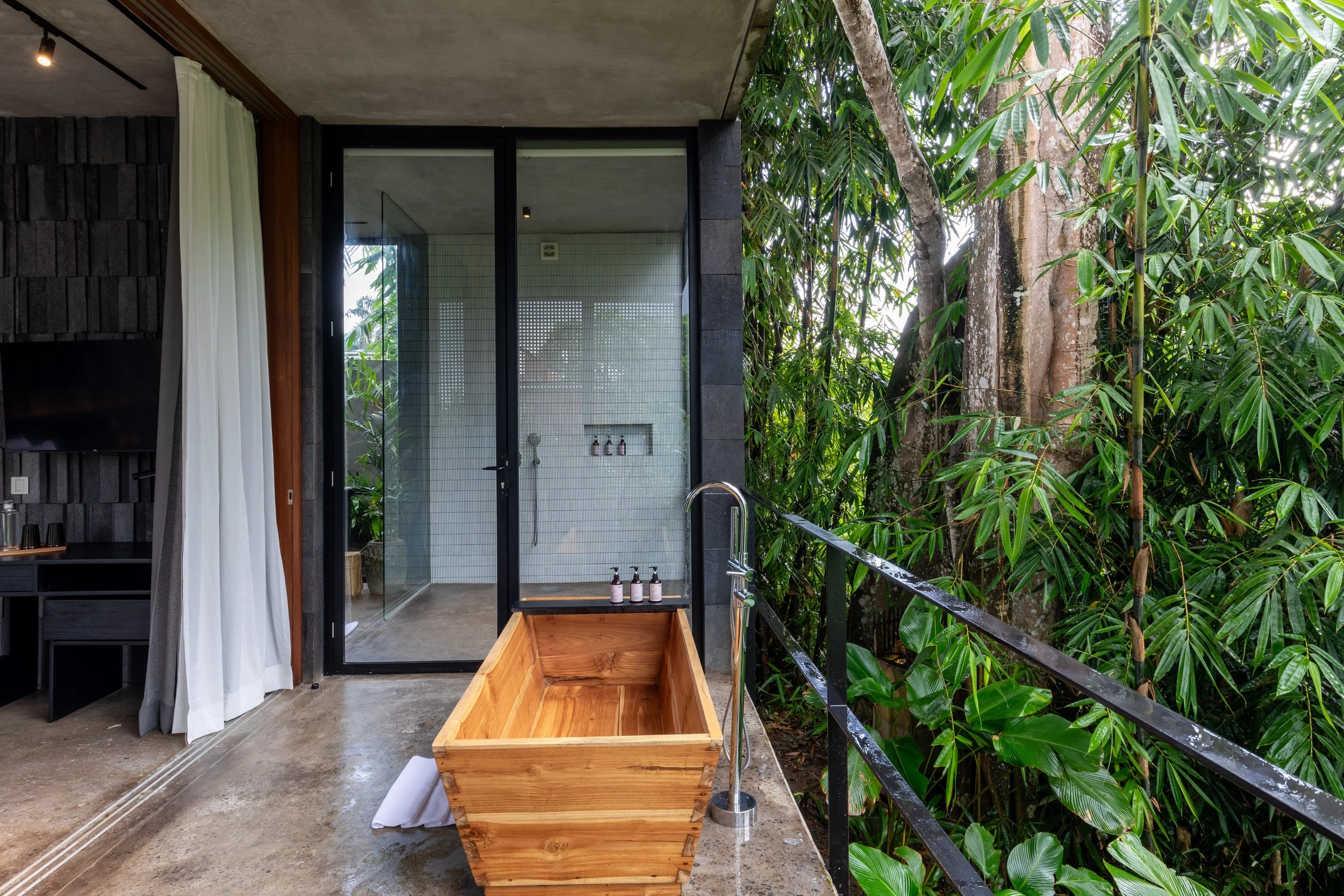 JAPANESE BRUTALIST VILLA - 5 BEDROOM - UBUD