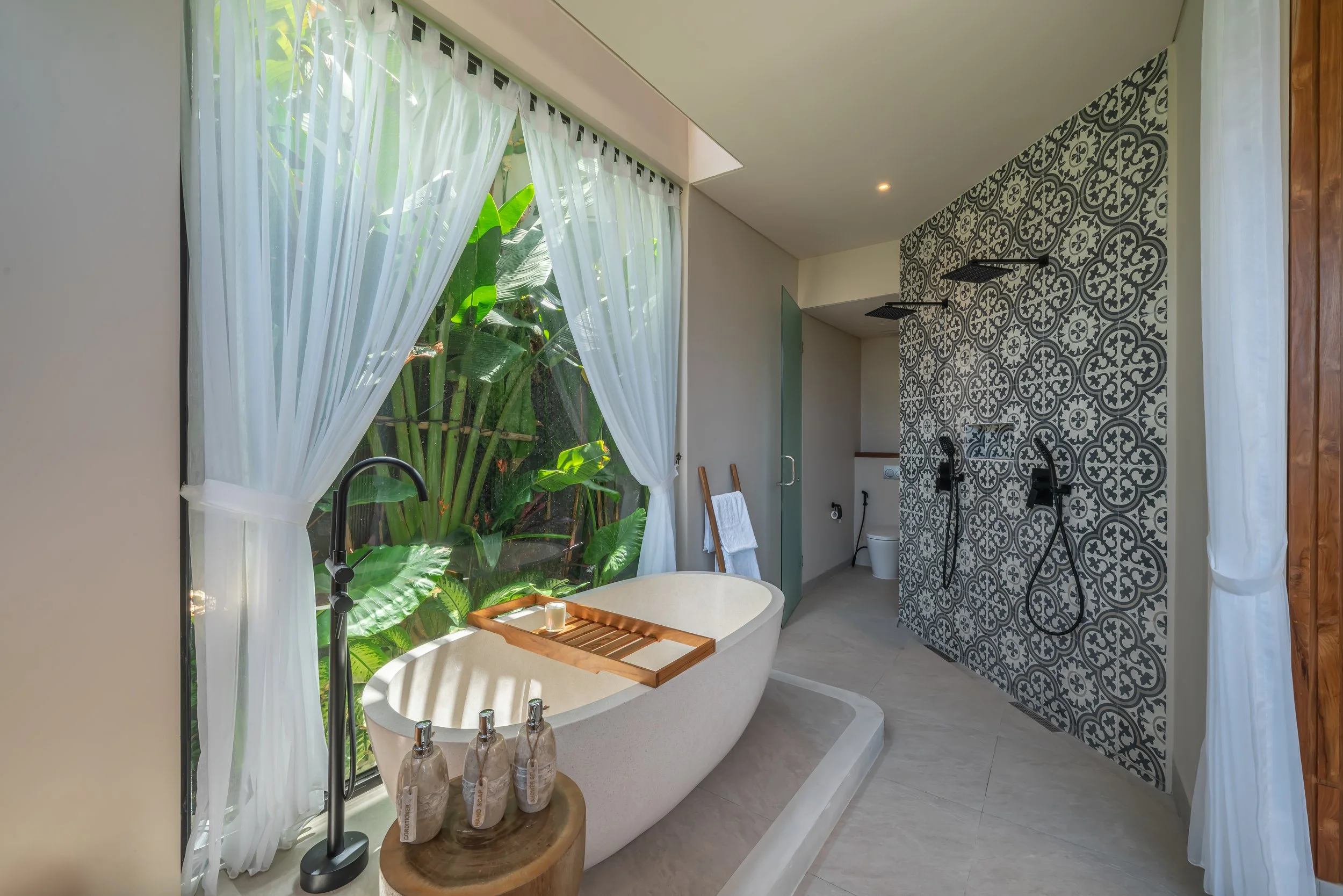 CONTEMPORARY VILLA WITH MEDITERRANEAN TOUCH - 2 BEDROOM - PERERENAN (copie)