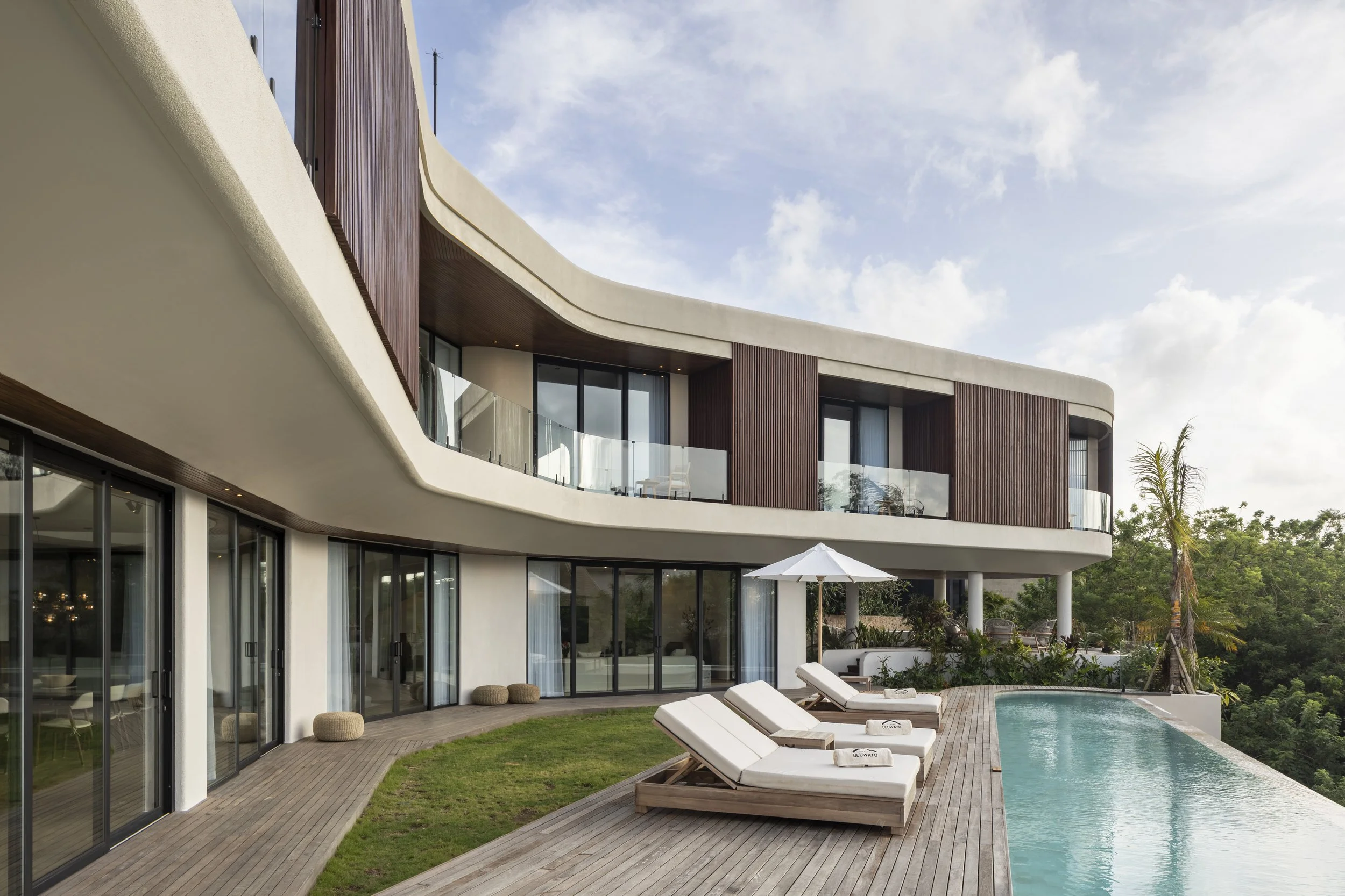 OCEAN VIEW VILLA WITH PRIVATE BEACH ACCESS - 5 BEDROOM - ULUWATU