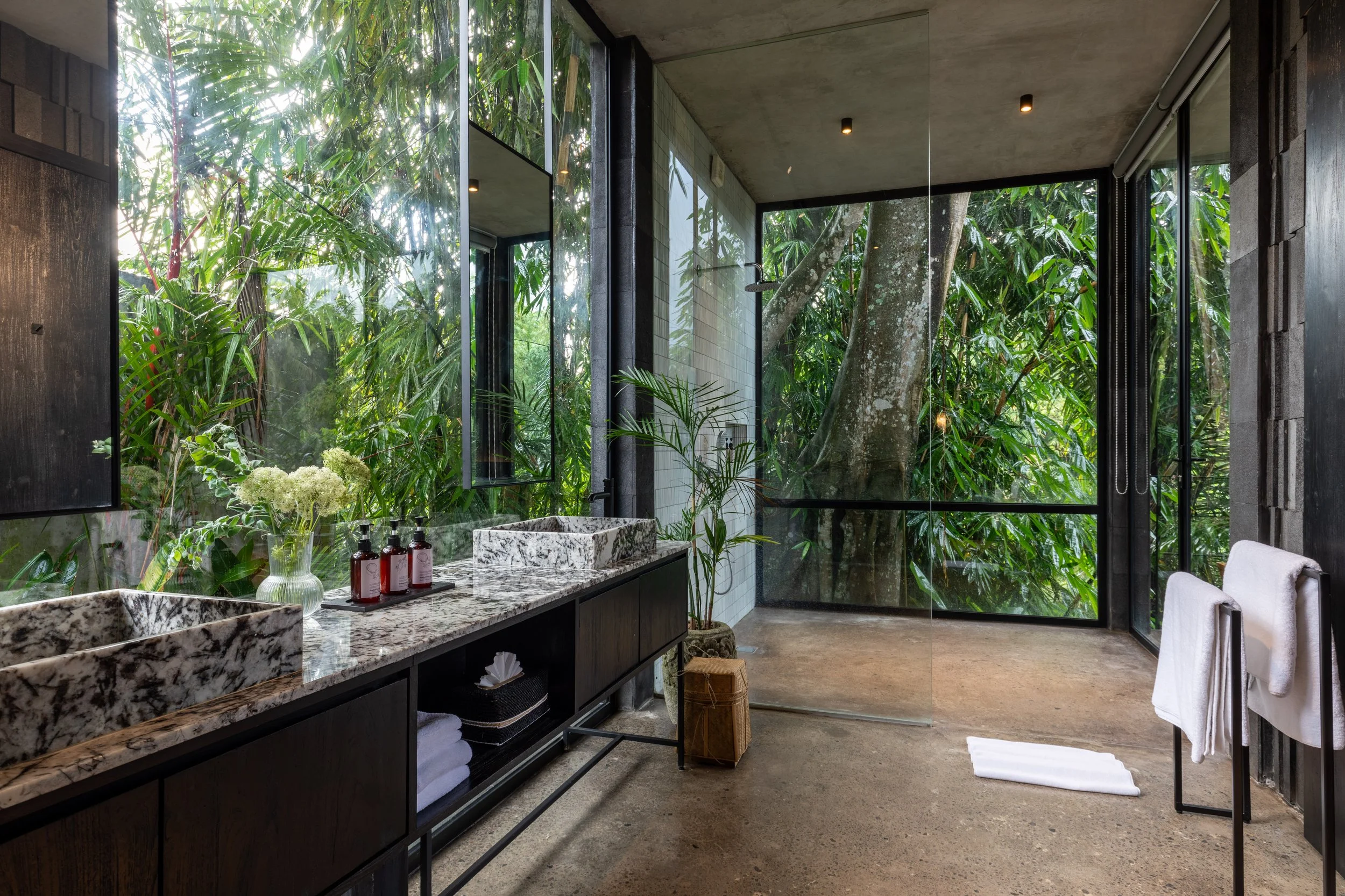 JAPANESE BRUTALIST VILLA - 5 BEDROOM - UBUD