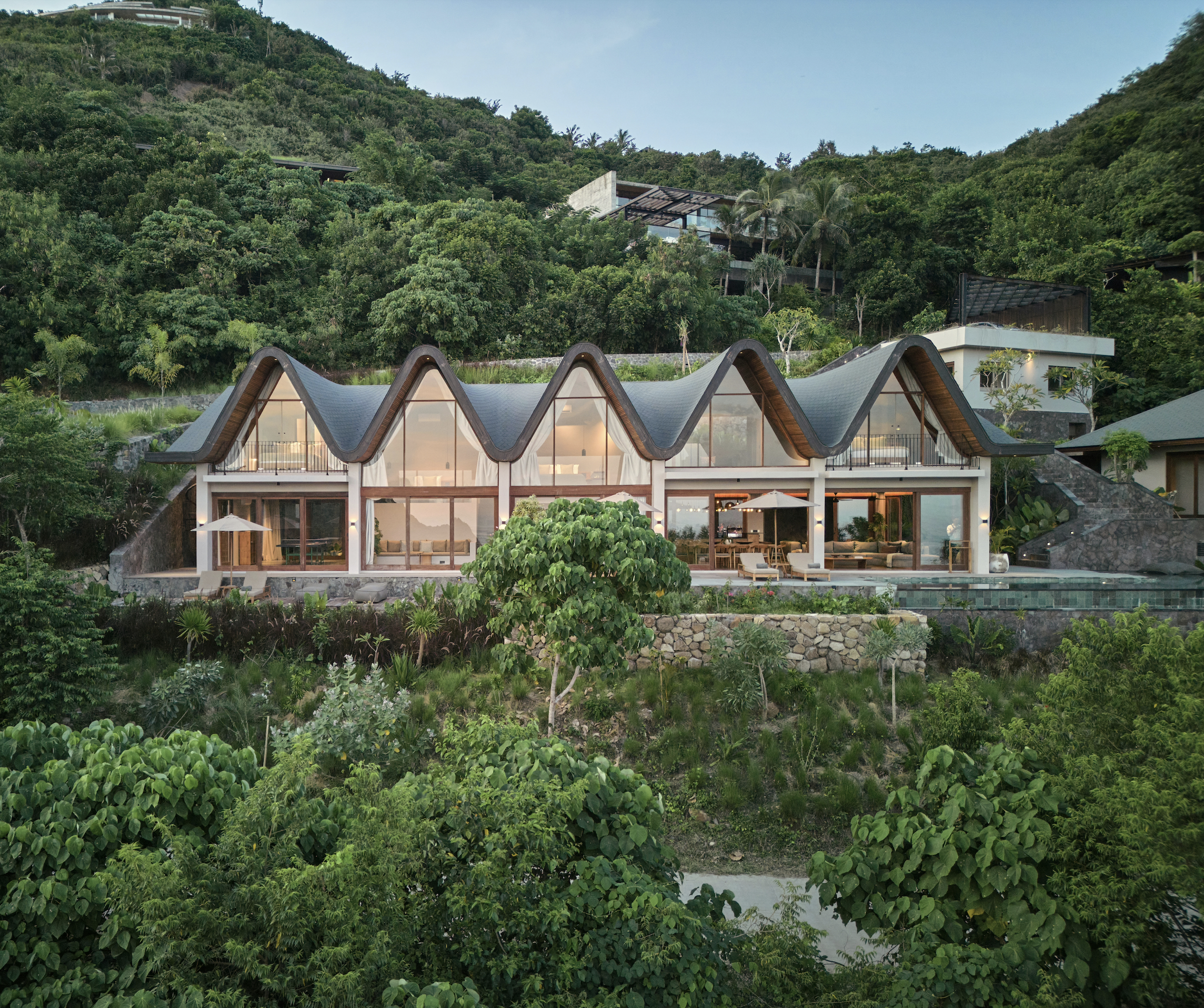 ARCHITECTURAL VILLA BY ALEXIS DORNIER - 5 BEDROOM - TAMPAH HILLS - LOMBOK - EXCLUSIVITY