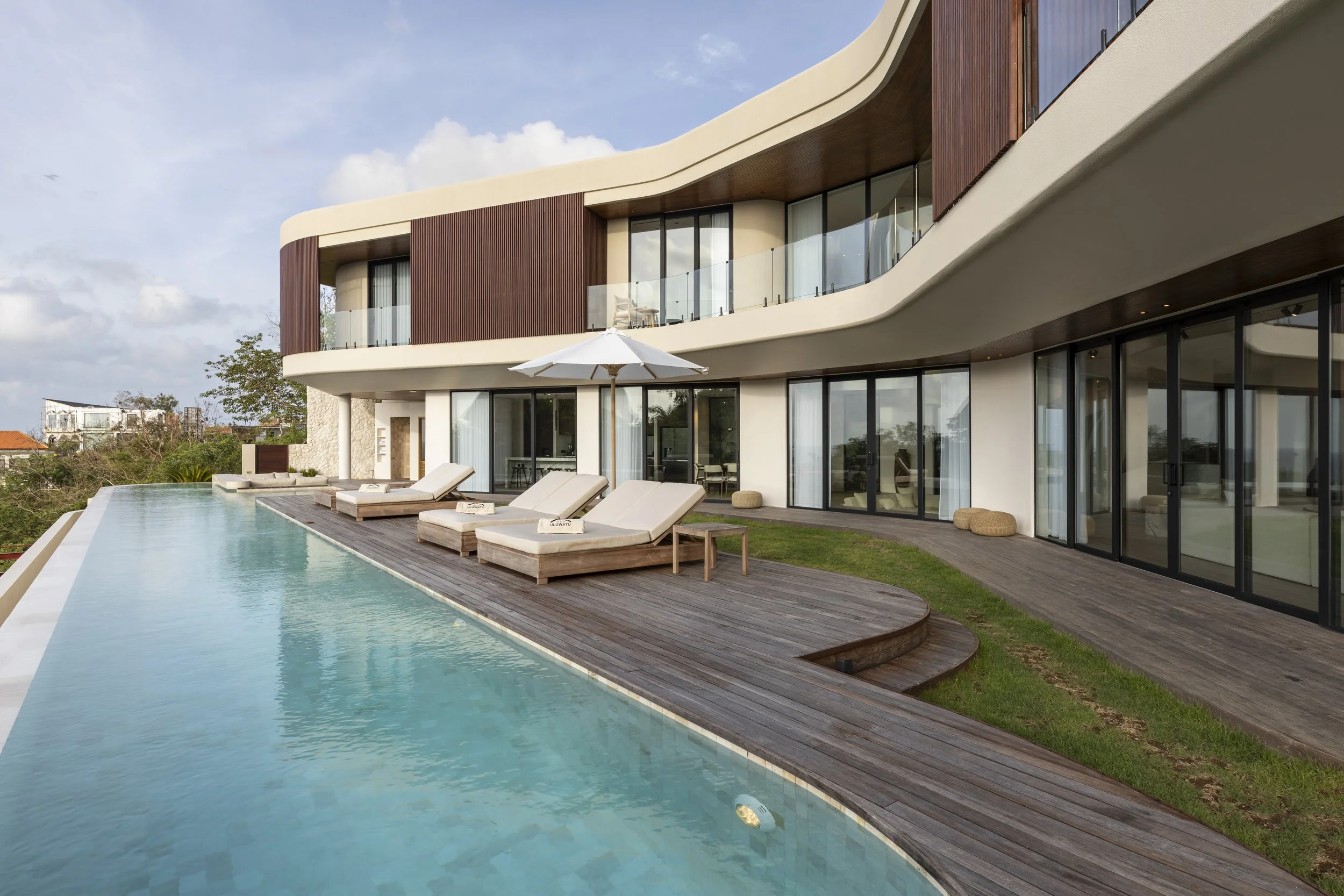 OCEAN VIEW VILLA WITH PRIVATE BEACH ACCESS - 5 BEDROOM - ULUWATU