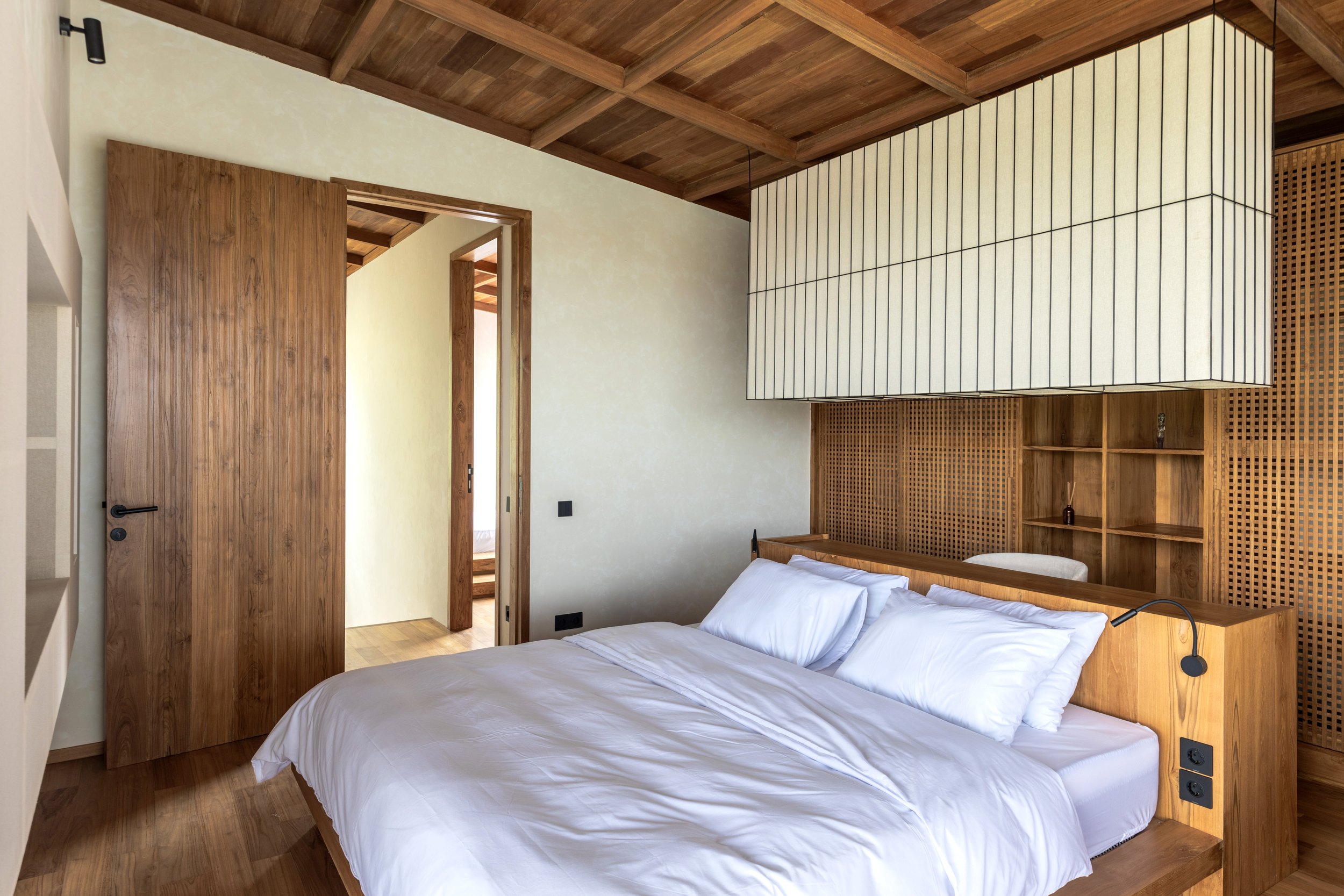 MONOLITHIC VILLA WITH TROPICAL SOUL - 2 BEDROOM - UBUD