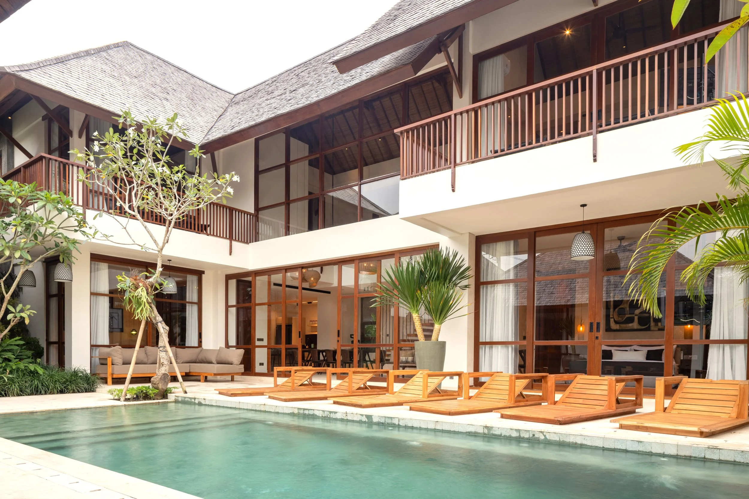 BALINESE MODERN TROPICAL STYLE VILLA - 6 BEDROOM - NYANYI BEACH | 16 605 000 000 IDR