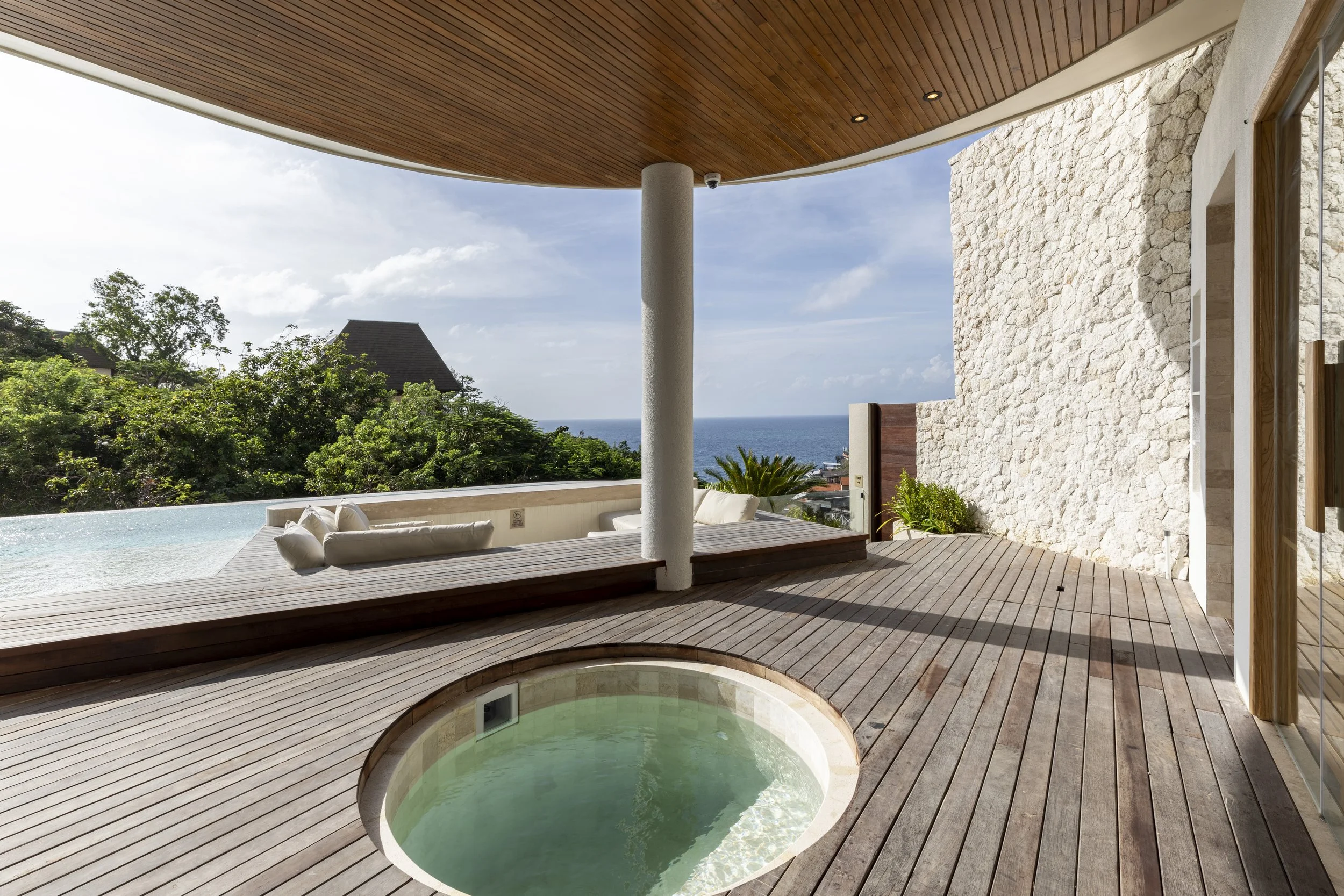 OCEAN VIEW VILLA WITH PRIVATE BEACH ACCESS - 5 BEDROOM - ULUWATU