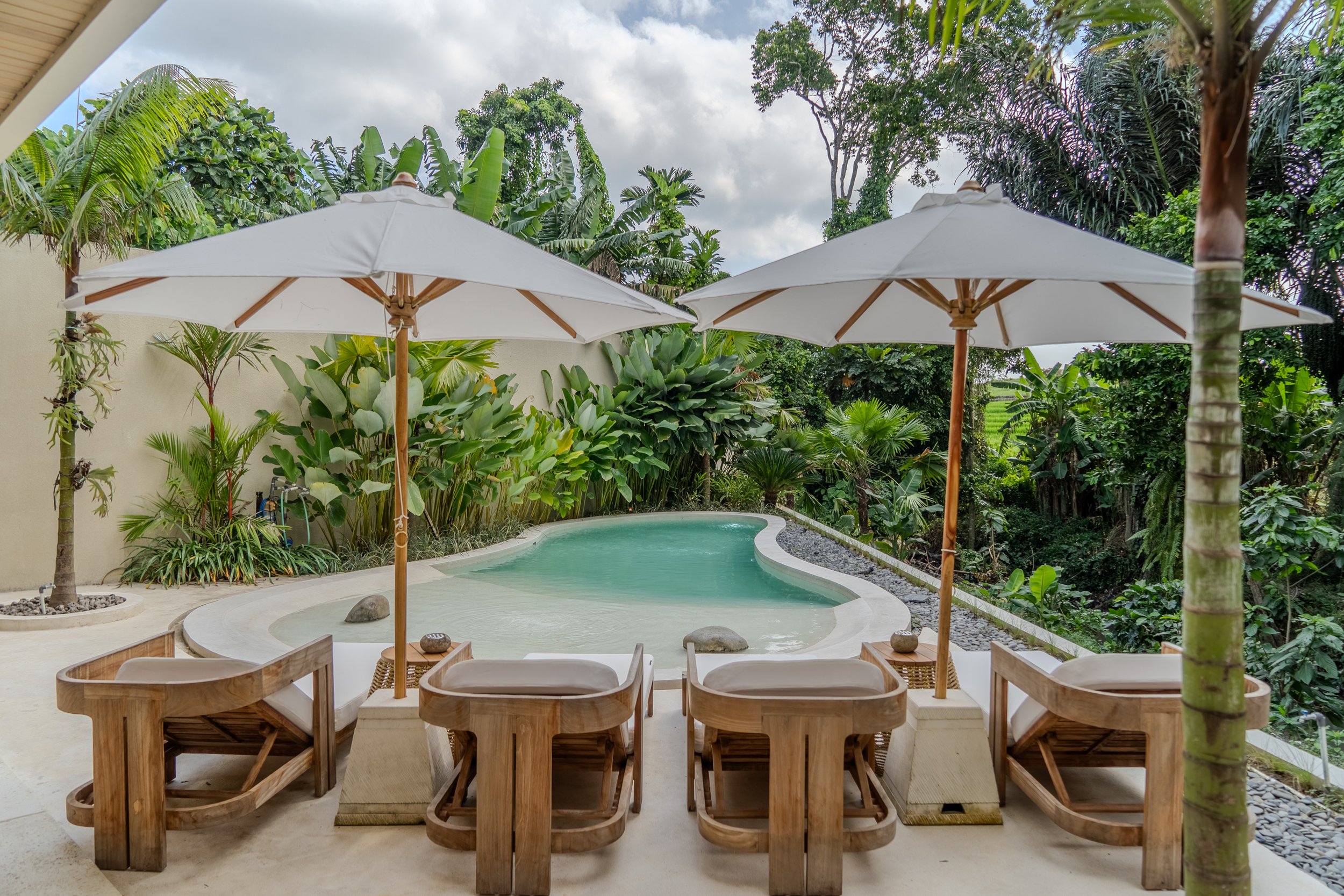 LAGOON STYLE TROPICAL VILLA - 4 BEDROOMS - PERERENAN