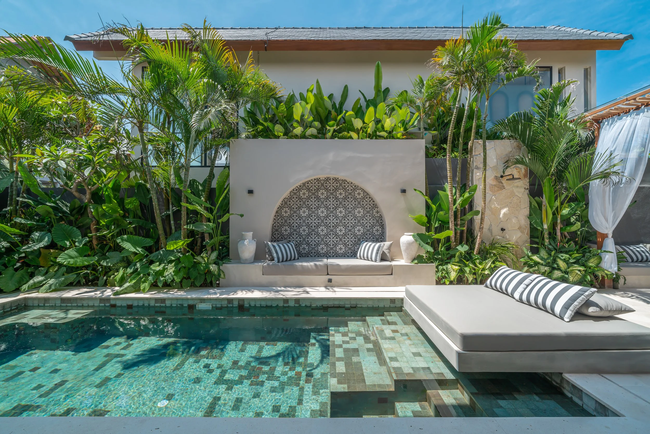 CONTEMPORARY VILLA WITH MEDITERRANEAN TOUCH - 2 BEDROOM - PERERENAN (copie)