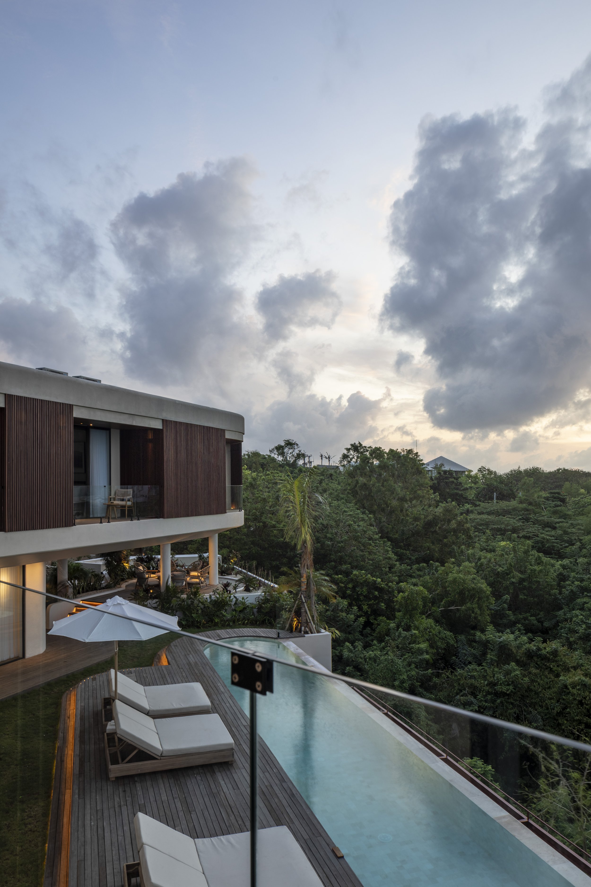 OCEAN VIEW VILLA WITH PRIVATE BEACH ACCESS - 5 BEDROOM - ULUWATU v