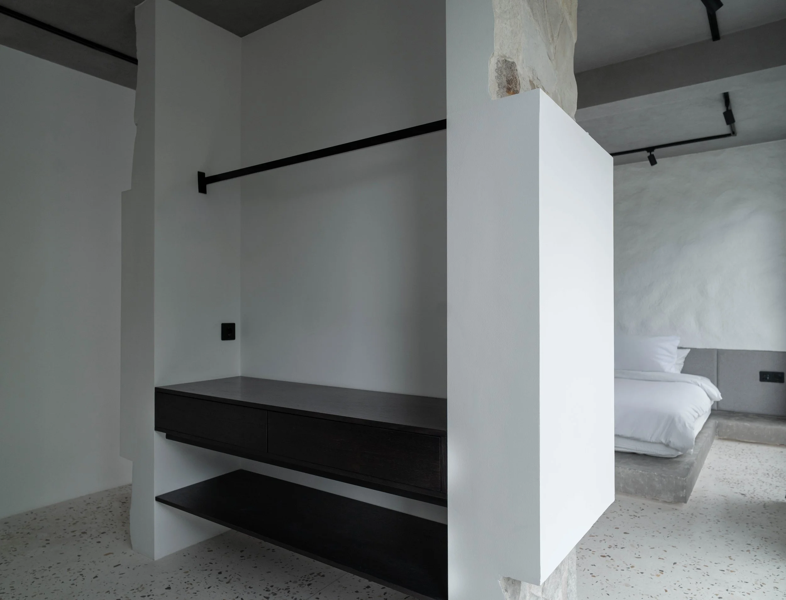 MONOCHROME GEOMETRY VILLA - 2 BEDROOM - PERERENAN