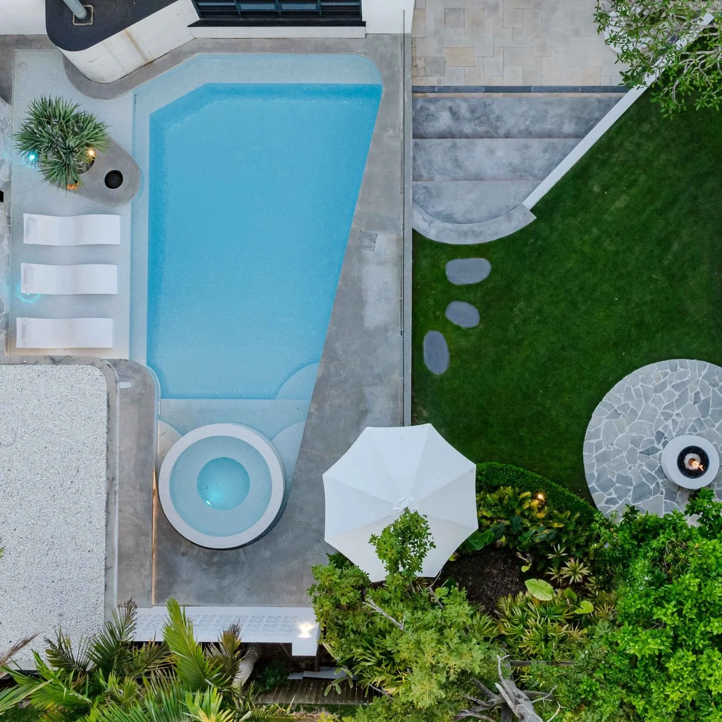 This is proof that you don&rsquo;t need a large block to achieve resort style luxury.
From poolside cocktails at the bar to spa nights by the fire pit,
this landscape shows how thoughtful design can turn even compact sites into a luxury retreat. 

De