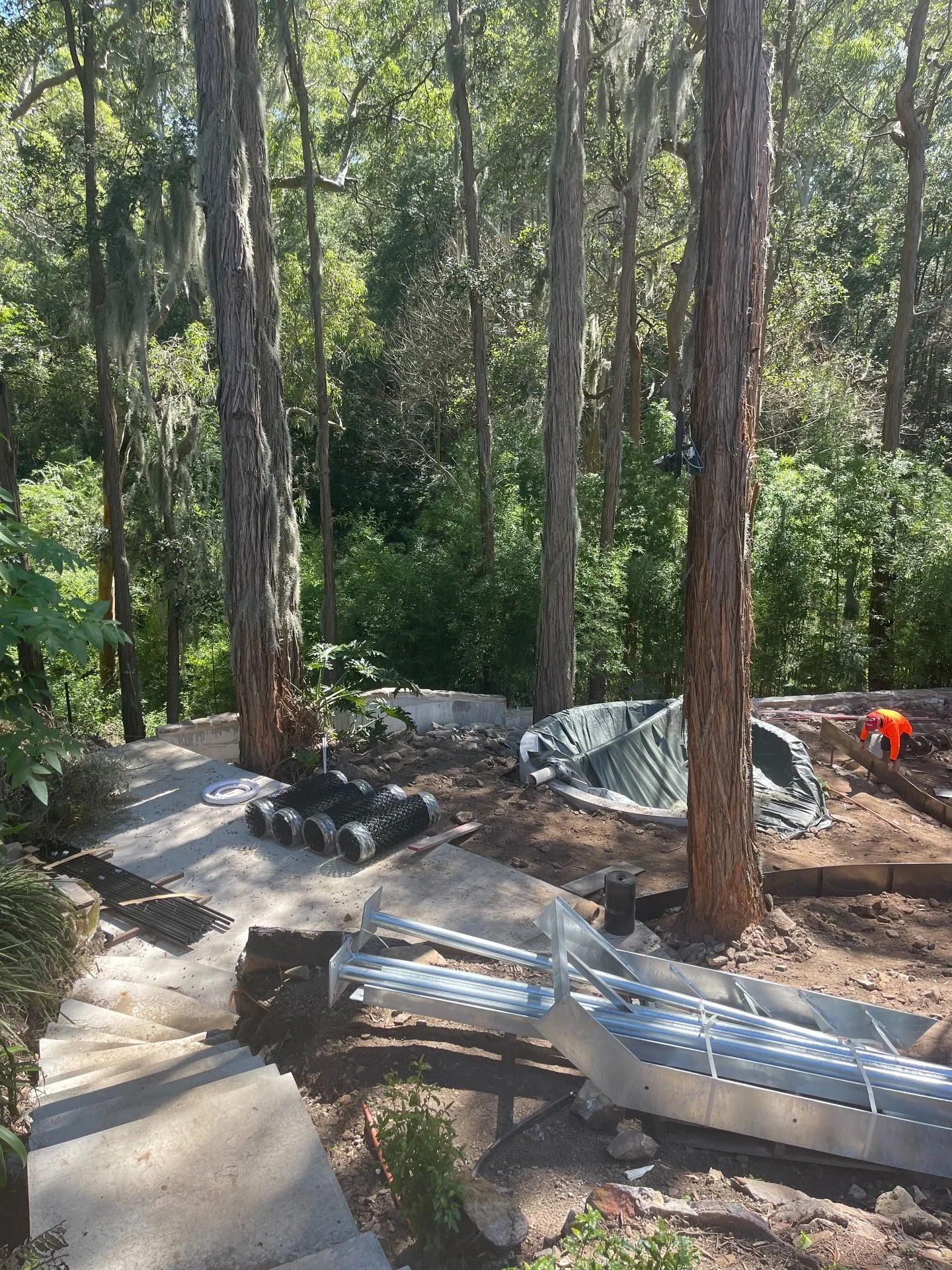 Site visit day in Oatlands 🌿
Steep sites always bring challenges but they also create the biggest opportunities for something truly unique. 

Early days on this one, but the groundwork is underway and we can already see the vision coming together.

