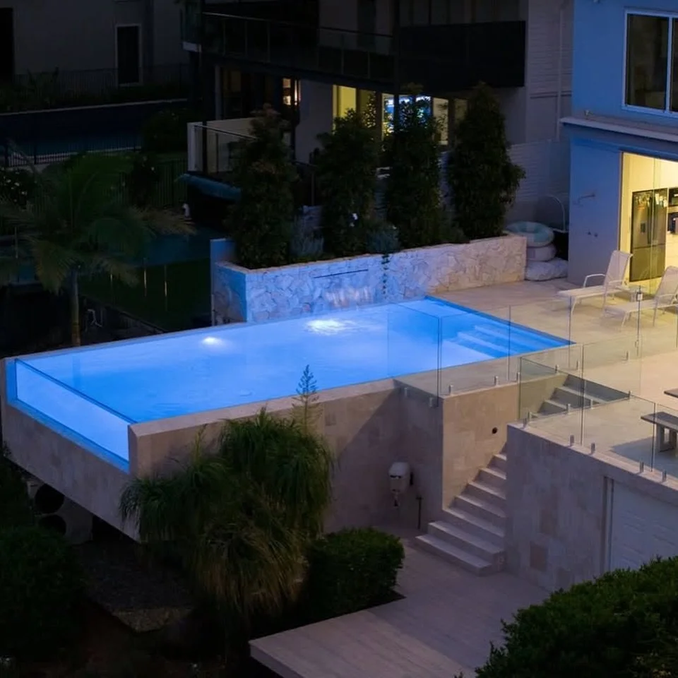 Capitalising on the vantage point and maximising the available space 

This cantilevered pool creates a dramatic suspended horizon, transforming the pool into a sculptural feature both day and night. 

Luxury outdoor living, reimagined. ✨

Designed b