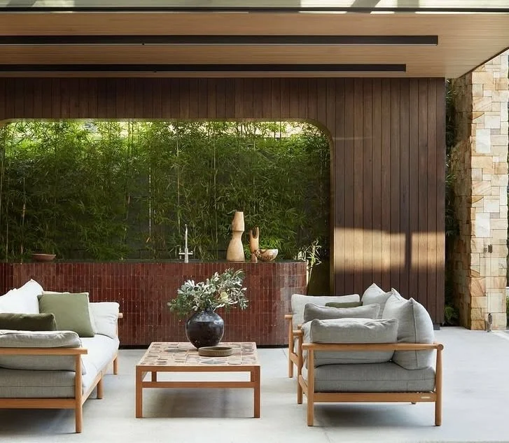 This space oozes sophistication and a sense of calm.
One of our favourite Sydney projects working with a fantastic collaboration team.
House designed by @grouparchitects
House construction by @crawcon_
Interior design by @jasesullivan
Outdoor Living,