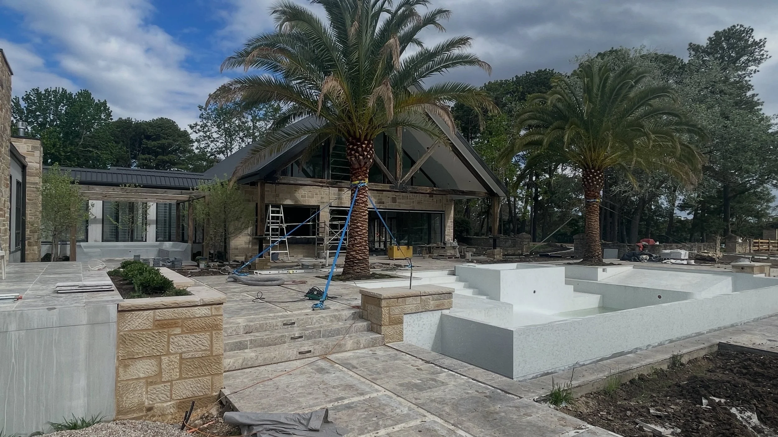 Our Dural project is really starting to take shape! 🚧🌿

A huge project with some impressive features coming together. Still a way to go, but we can&rsquo;t wait to see this one finished!

Landscape design by @fluidlandscapedesign
Landscape construc