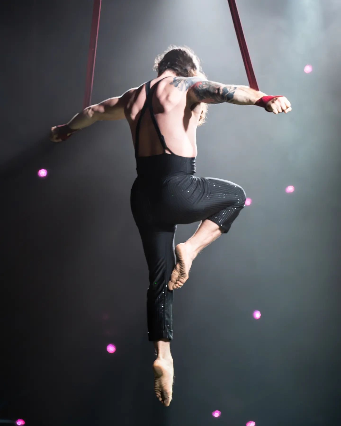 Another time around the sun! Thank you all who made this year a great one, here's to the next. 

Photo from the amazing @tallandvibin of my straps act from Harvest Festival 25!

#happybirthday #hbd #birthday #32 #letsgo #fyp #harvest #photography
