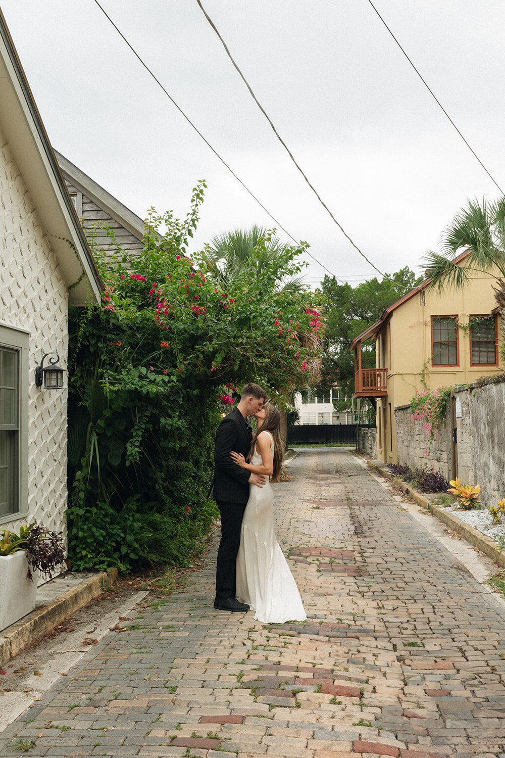 elopement-downtown-st-augustine-old-hollywood-style (15).jpg
