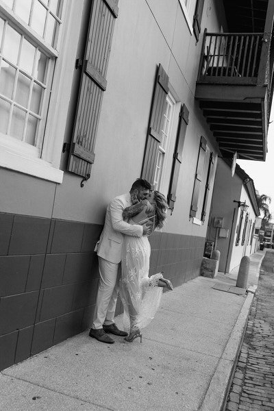 romantic-couples-photography-downtown-st-augustine (24).jpg
