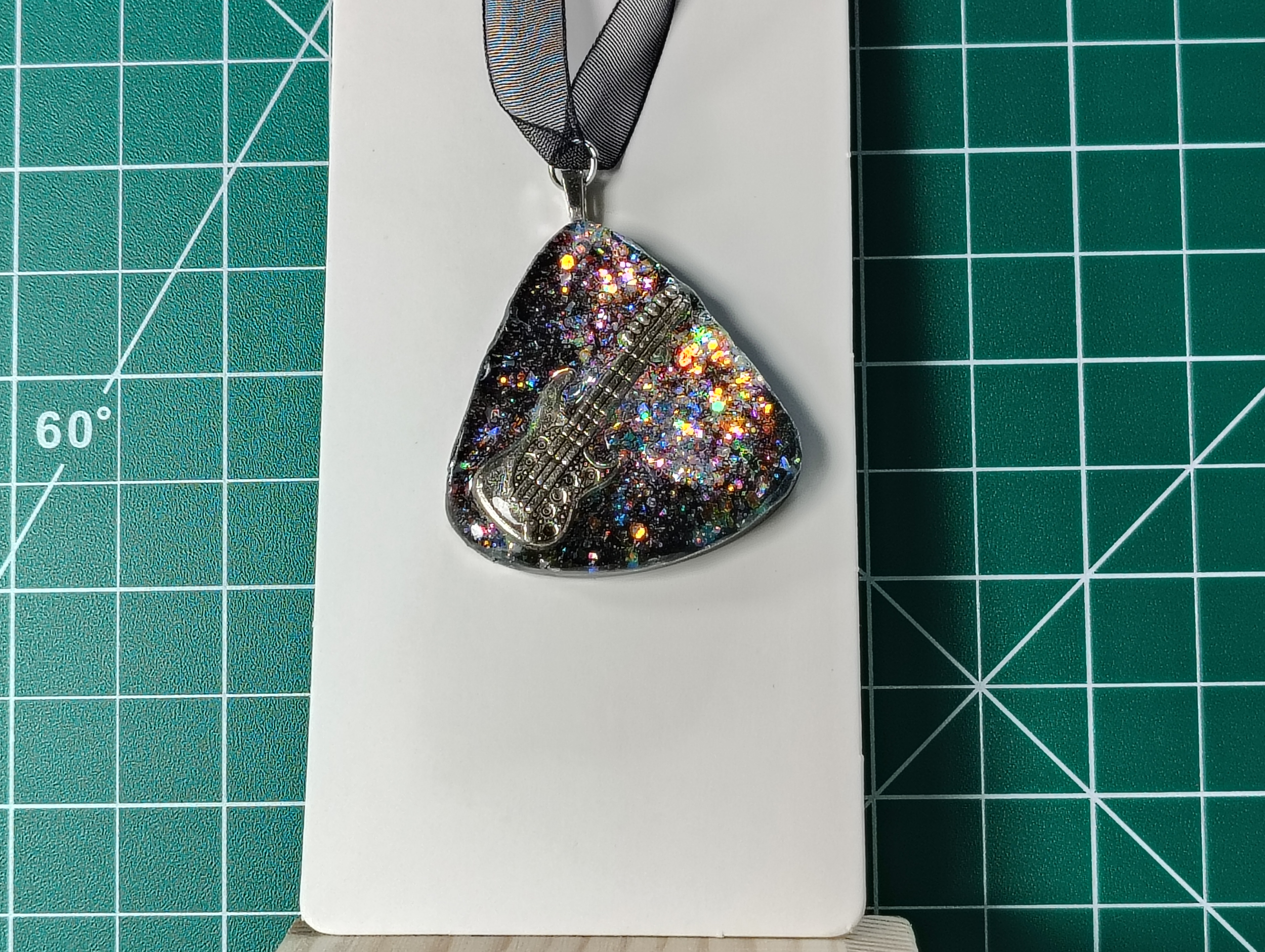 Guitar Pick Pendent4.png