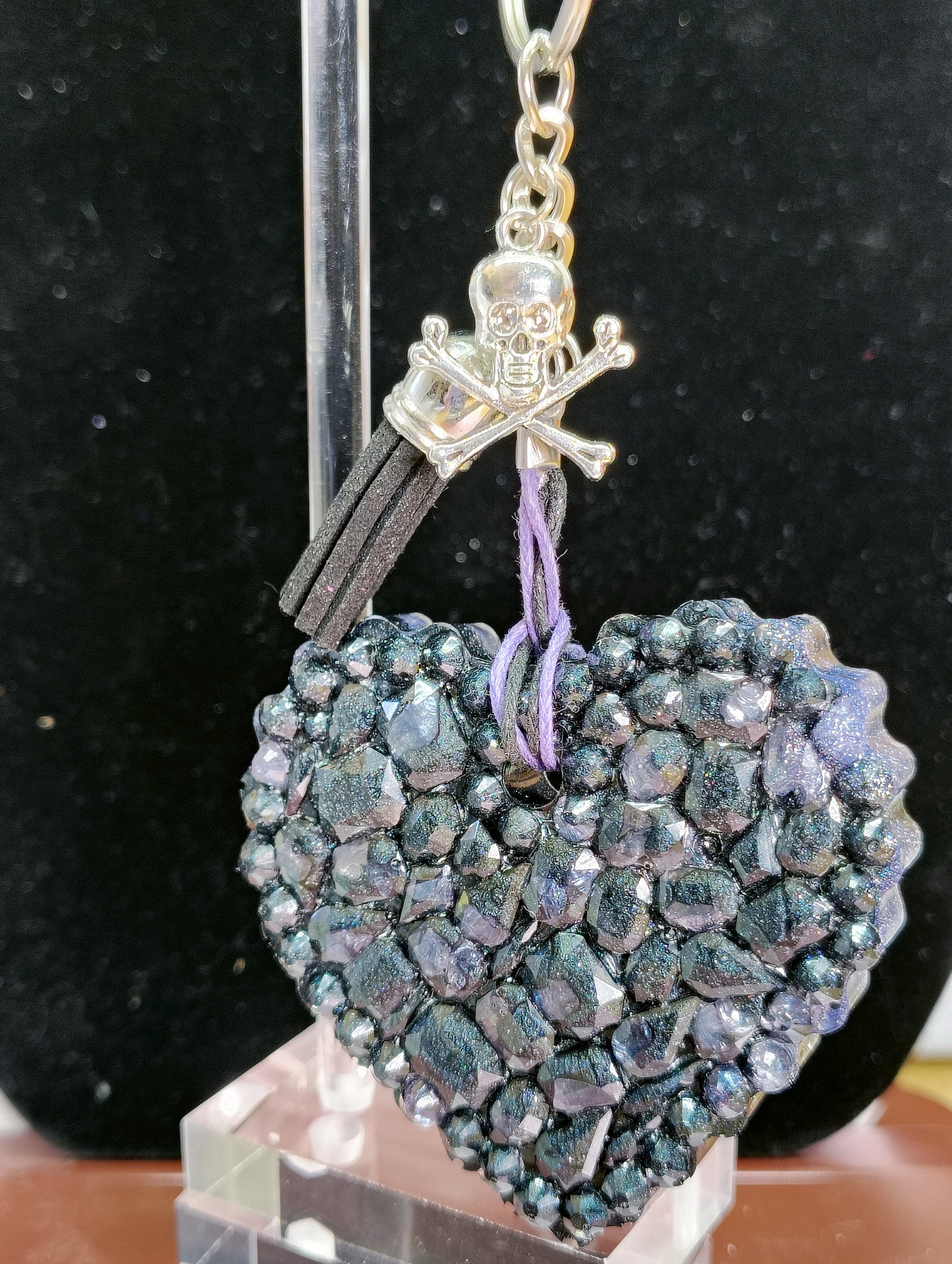Keychain-BlackPurpleHeartSkullCrossbones.jpg