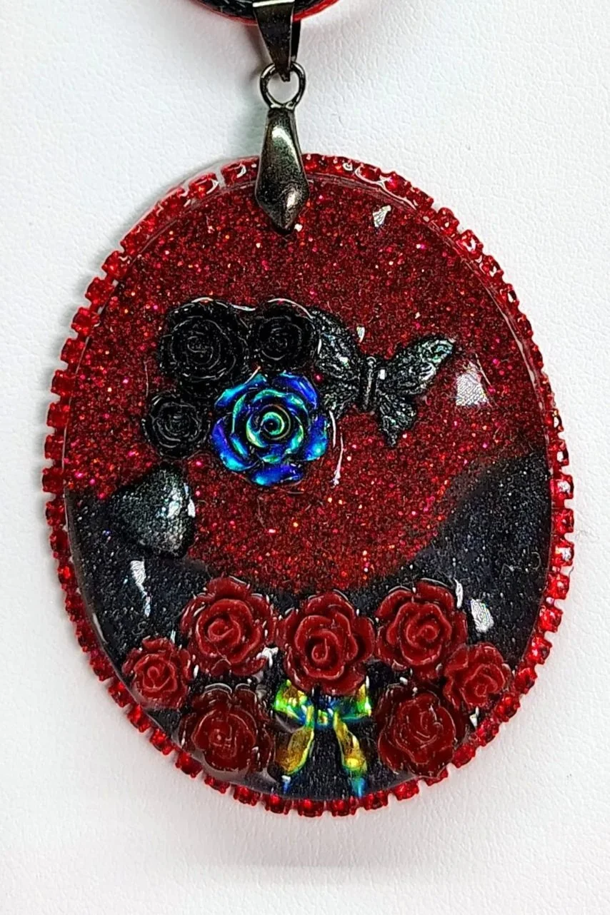 Necklace-OvalRedRoses3.jpg