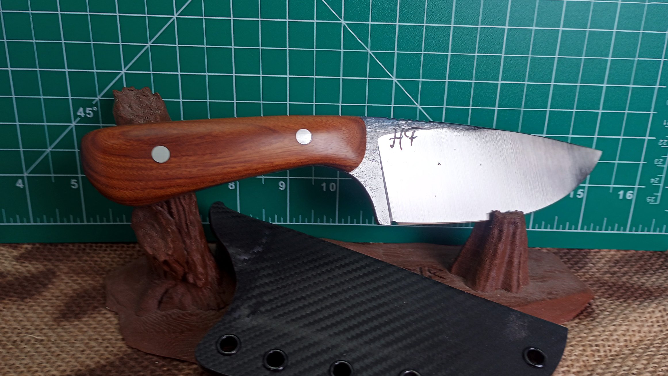 Drop point in AEB-L (stainless) with Ironwood handle