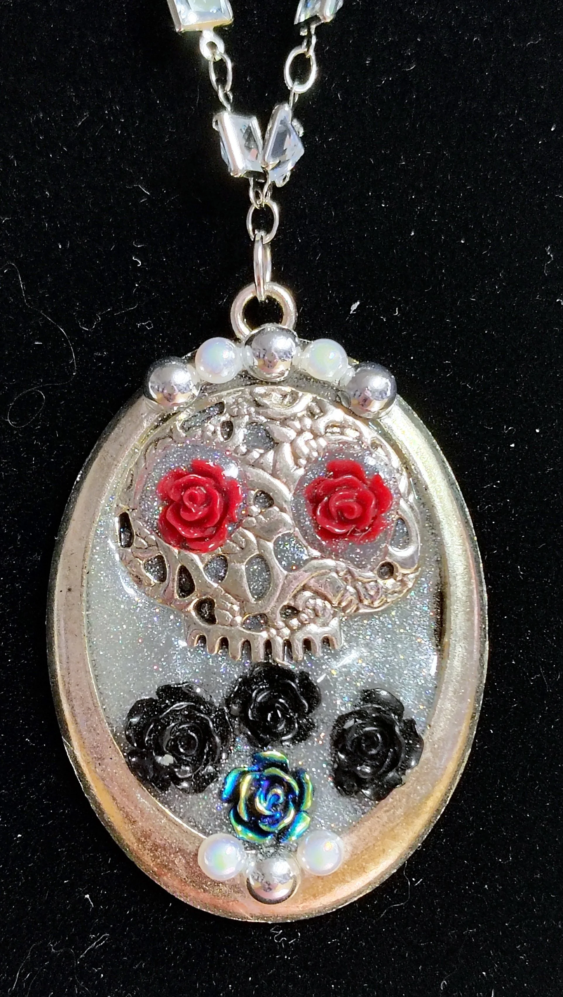 HalfSkullAndRosesNecklaceCloseup2.jpg