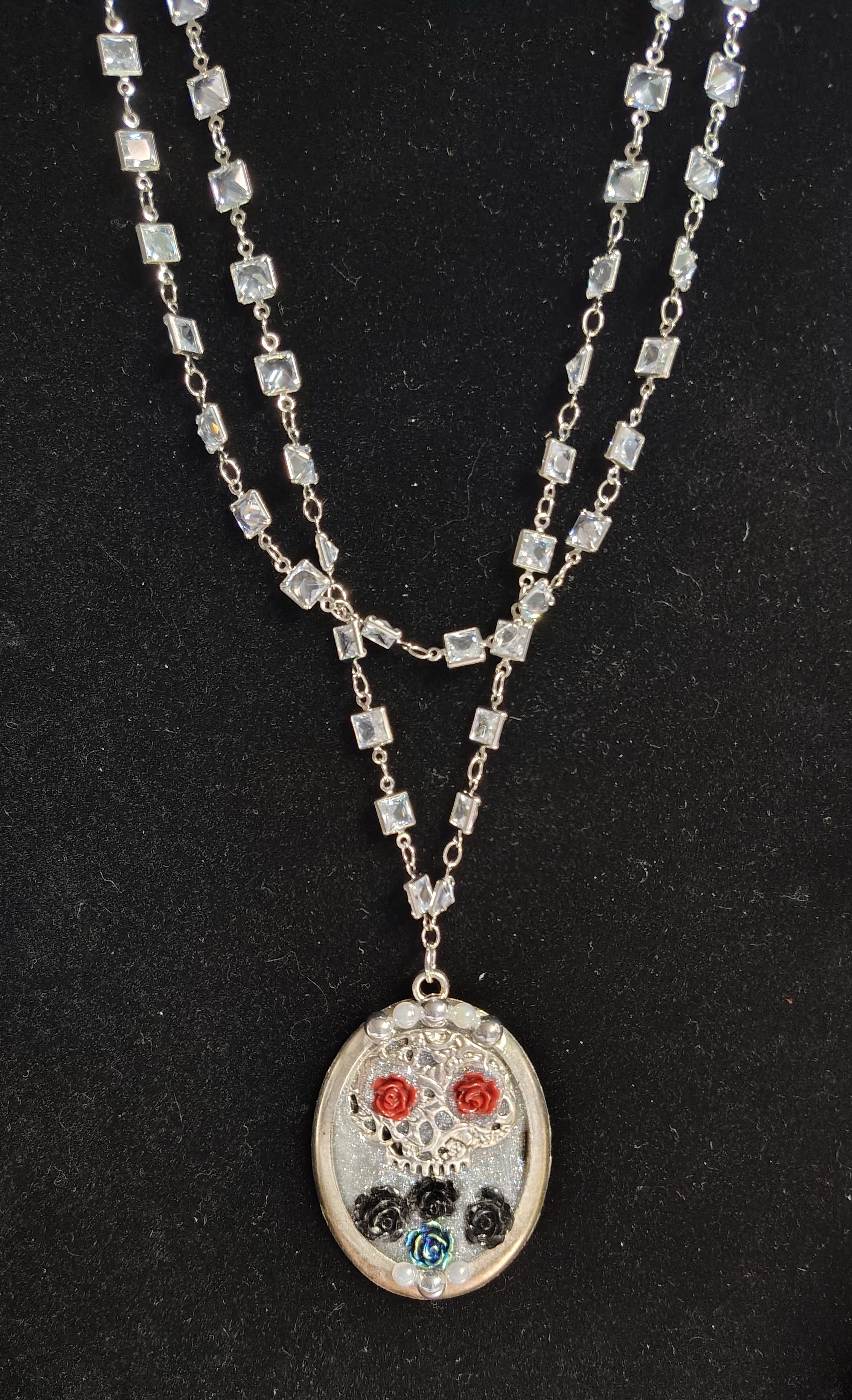 HalfSkullAndRosesNecklaceBlack3.jpg