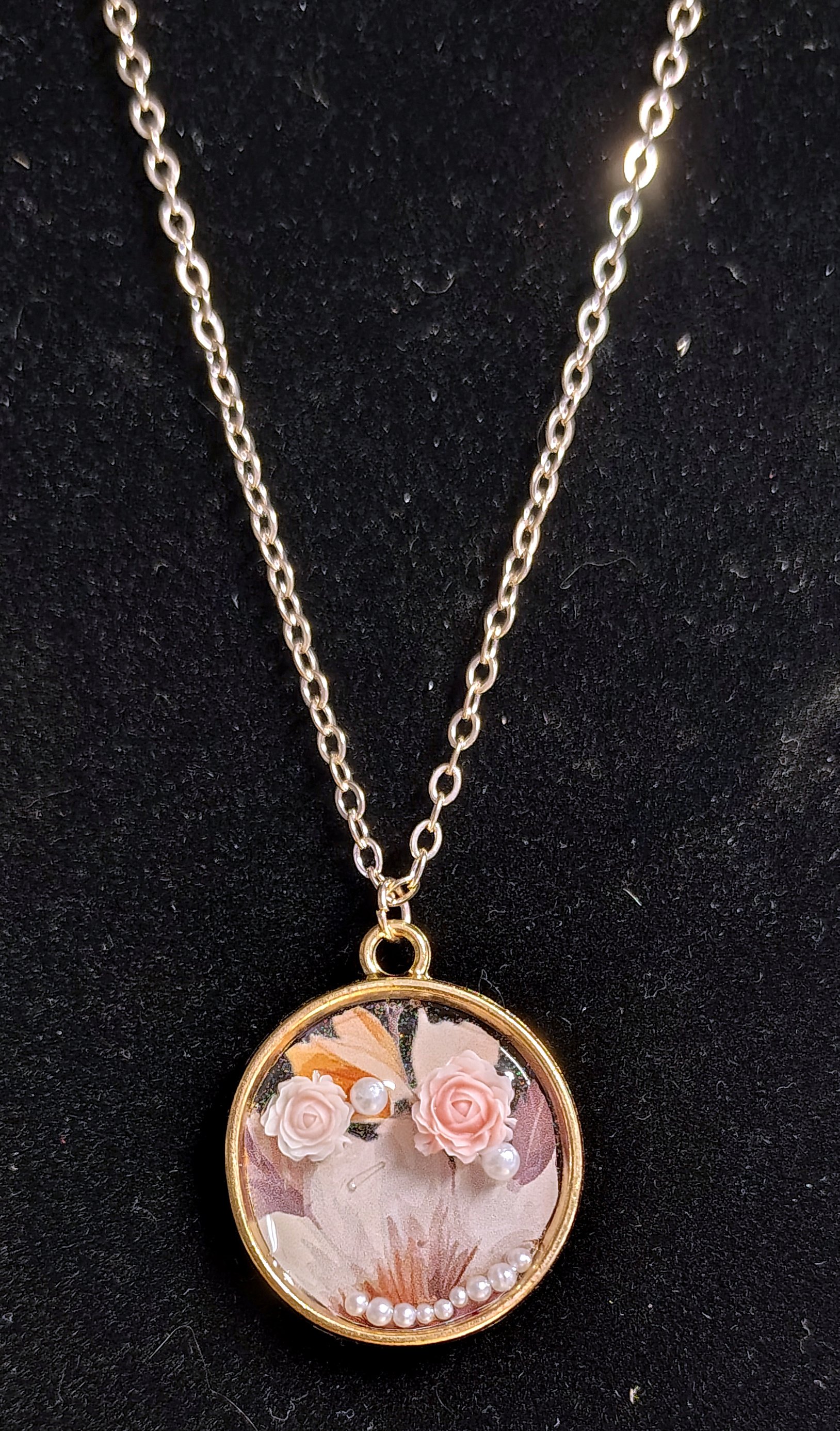 Necklace-GoldRoundFlowersAndPearls1.jpg