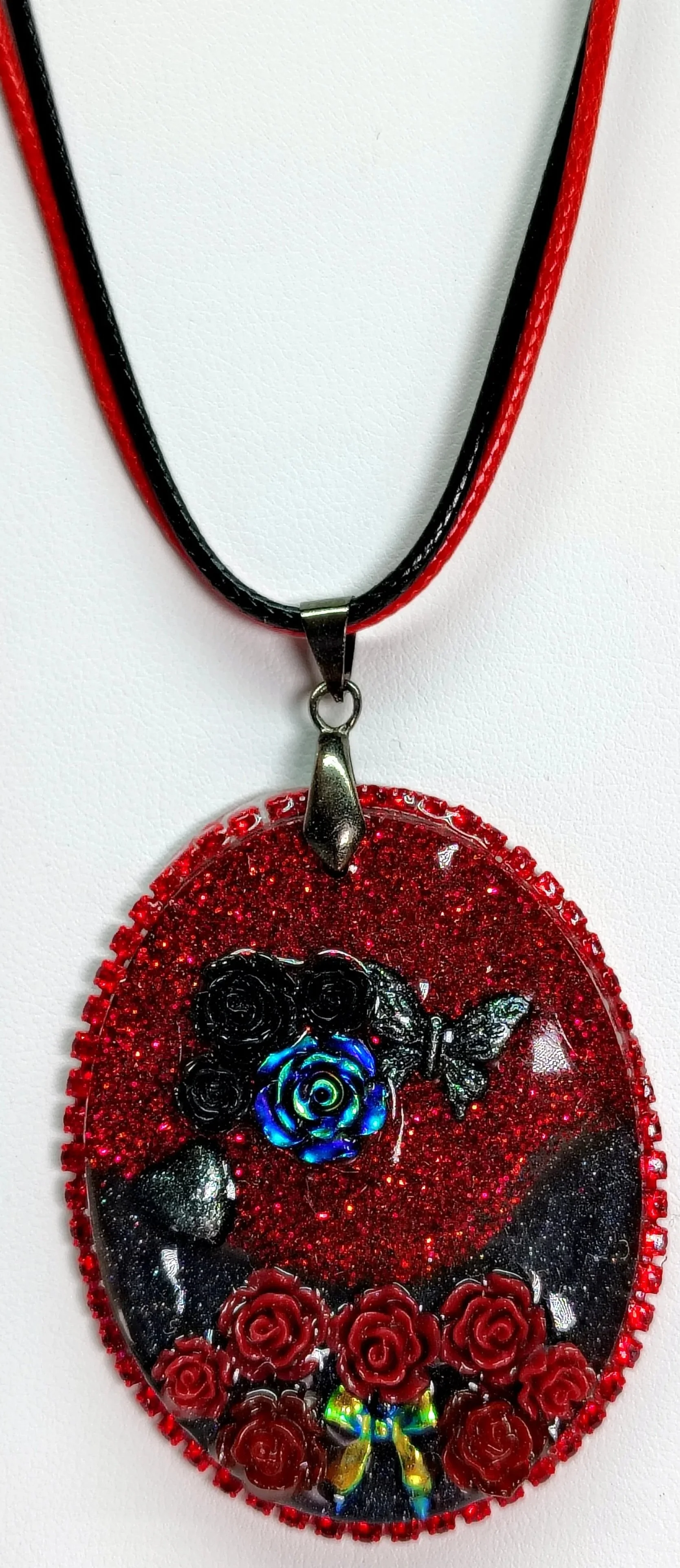 Necklace-OvalRedRoses4.jpg