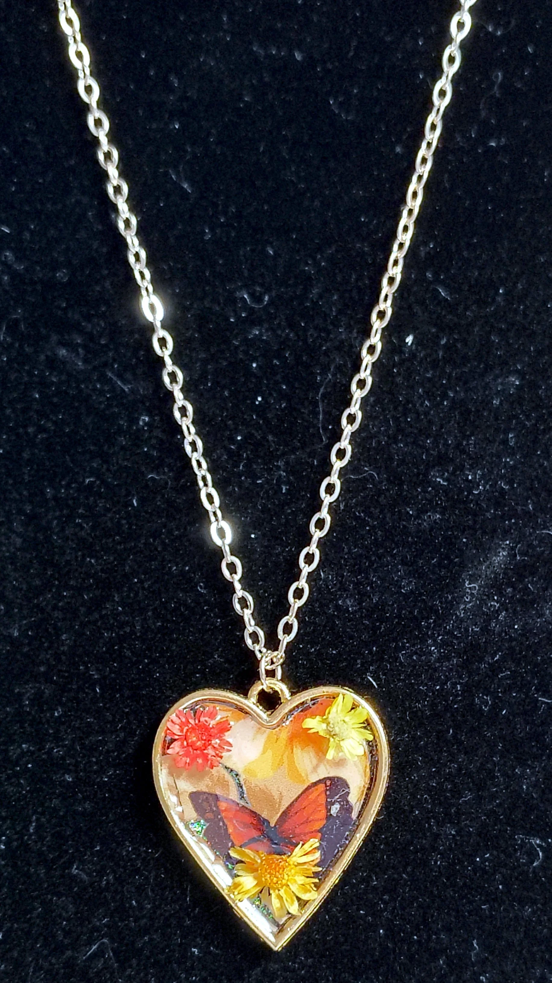 Necklace-GoldHeartButterflyFlowers2.jpg