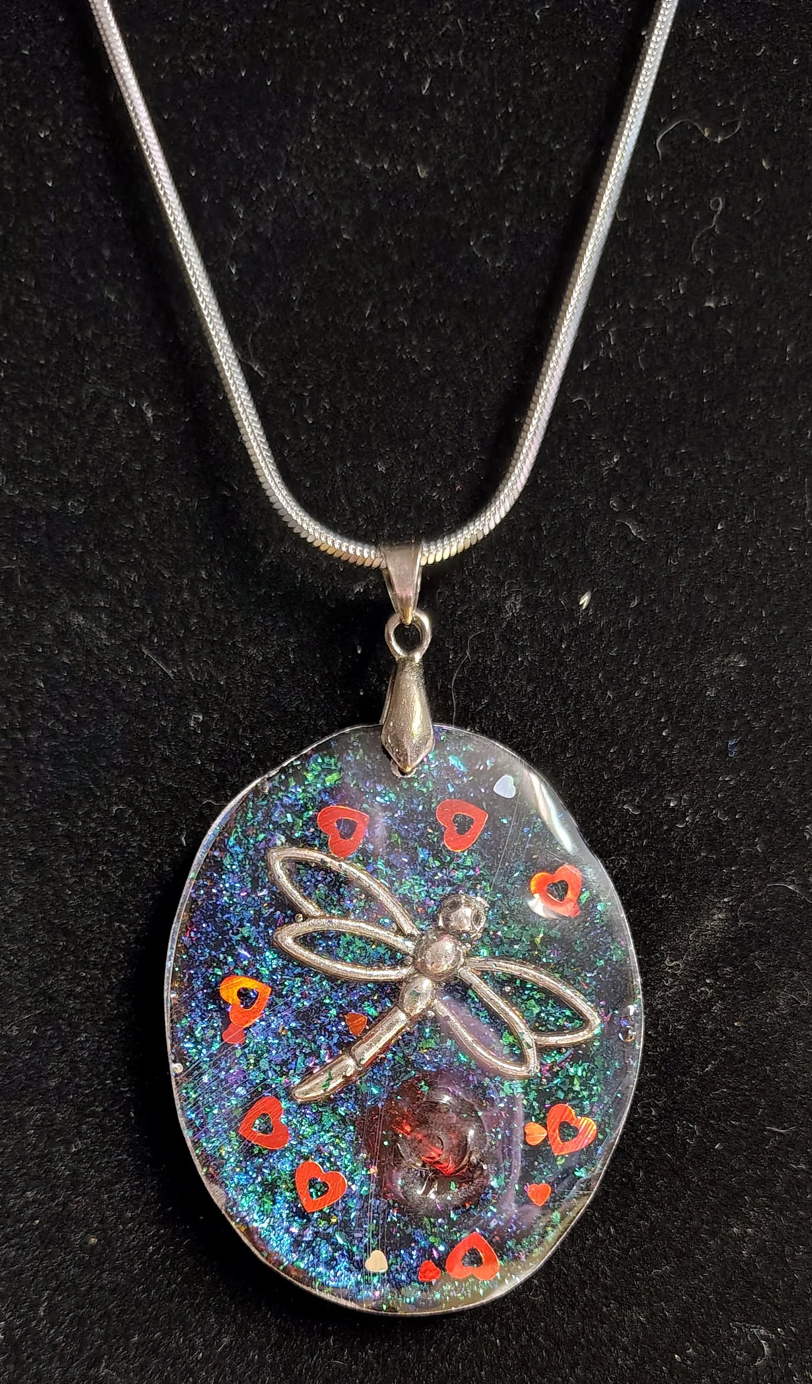 Necklace-LargeOvalDragonflyRedHearts1.jpg
