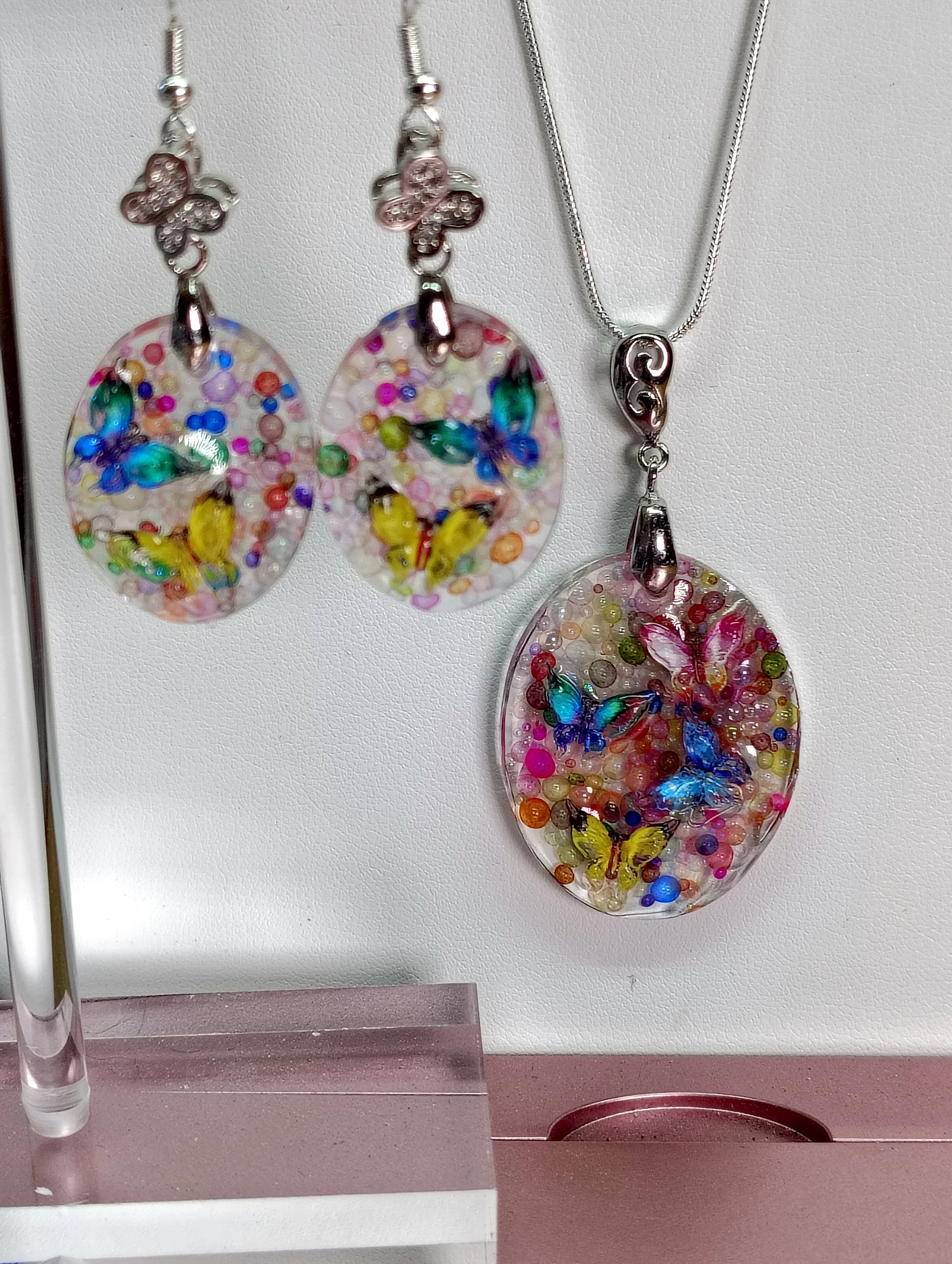 Set-Colorful Oval Butterflies