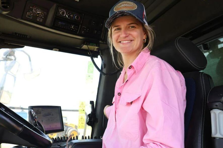 Young workers head to rural NSW and Queensland to help with harvest season amid labour shortages

People such as Avalon Newman, who has swapped her surfboard for a tractor towing a chaser bin full of grain near Moree.

&quot;I spent my whole life at 