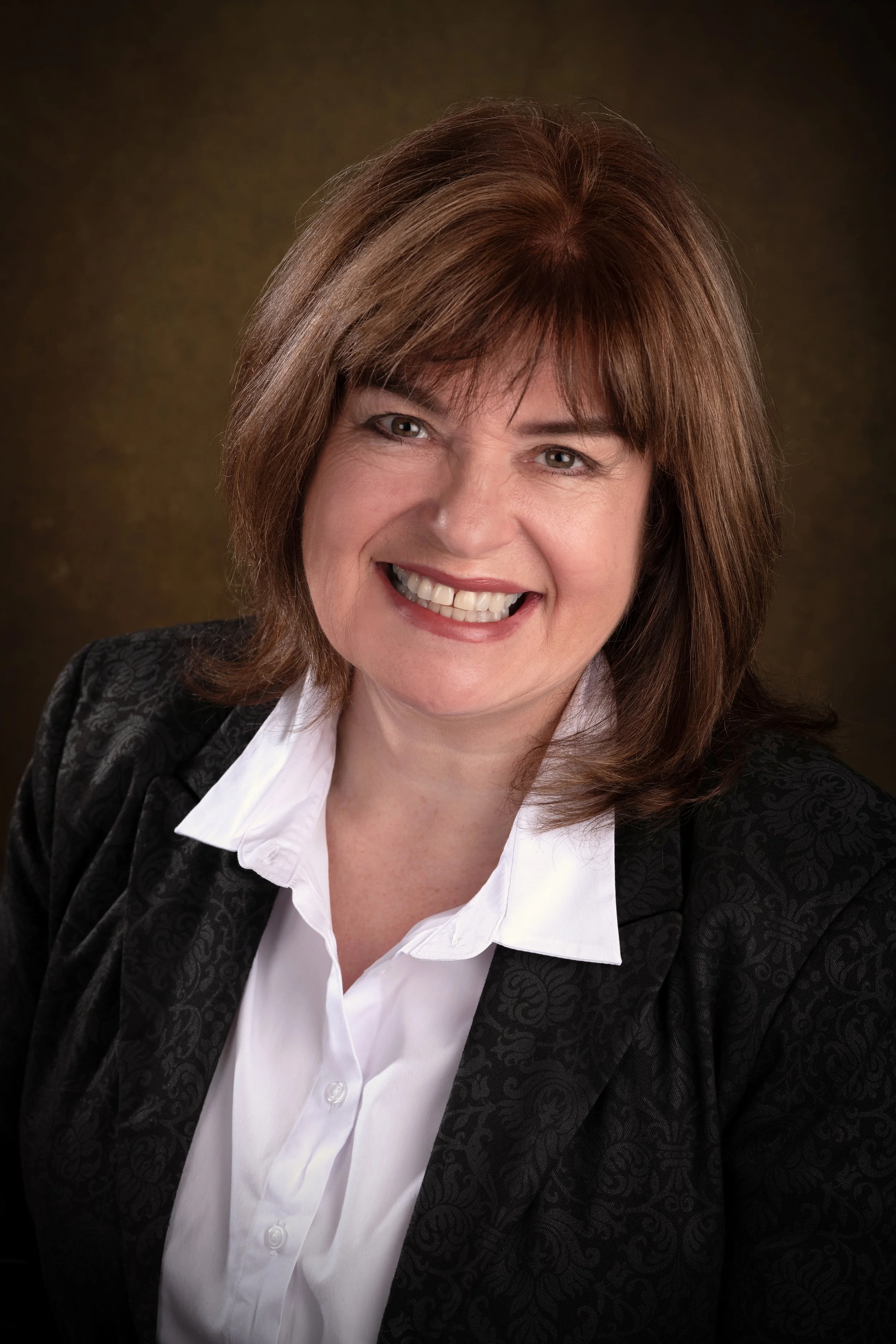 Business headshot photography female smiling at camera.
