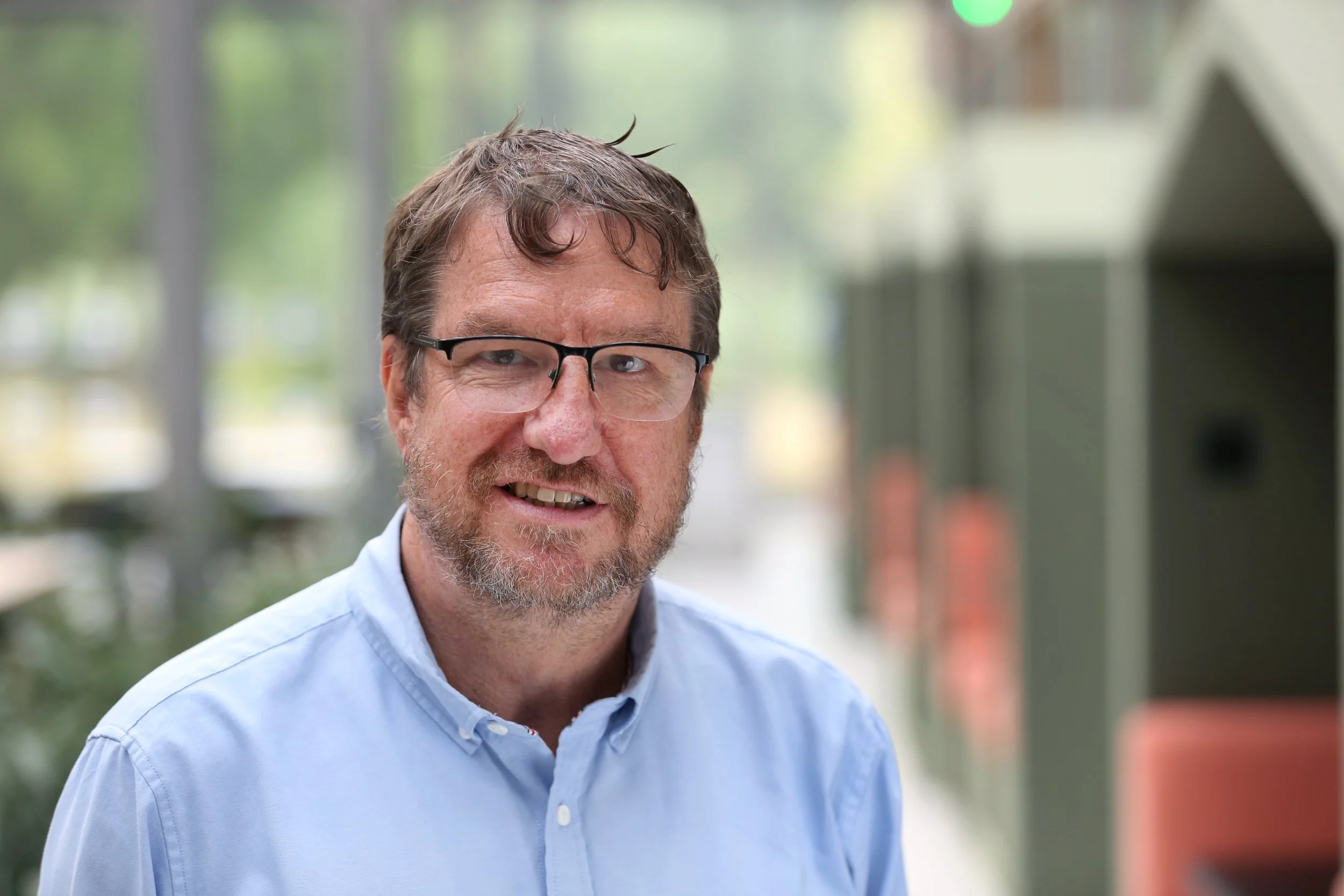Why do school leaders stay in or leave the profession? Using identity theories toexplore career decision-making — Professor Toby Greany