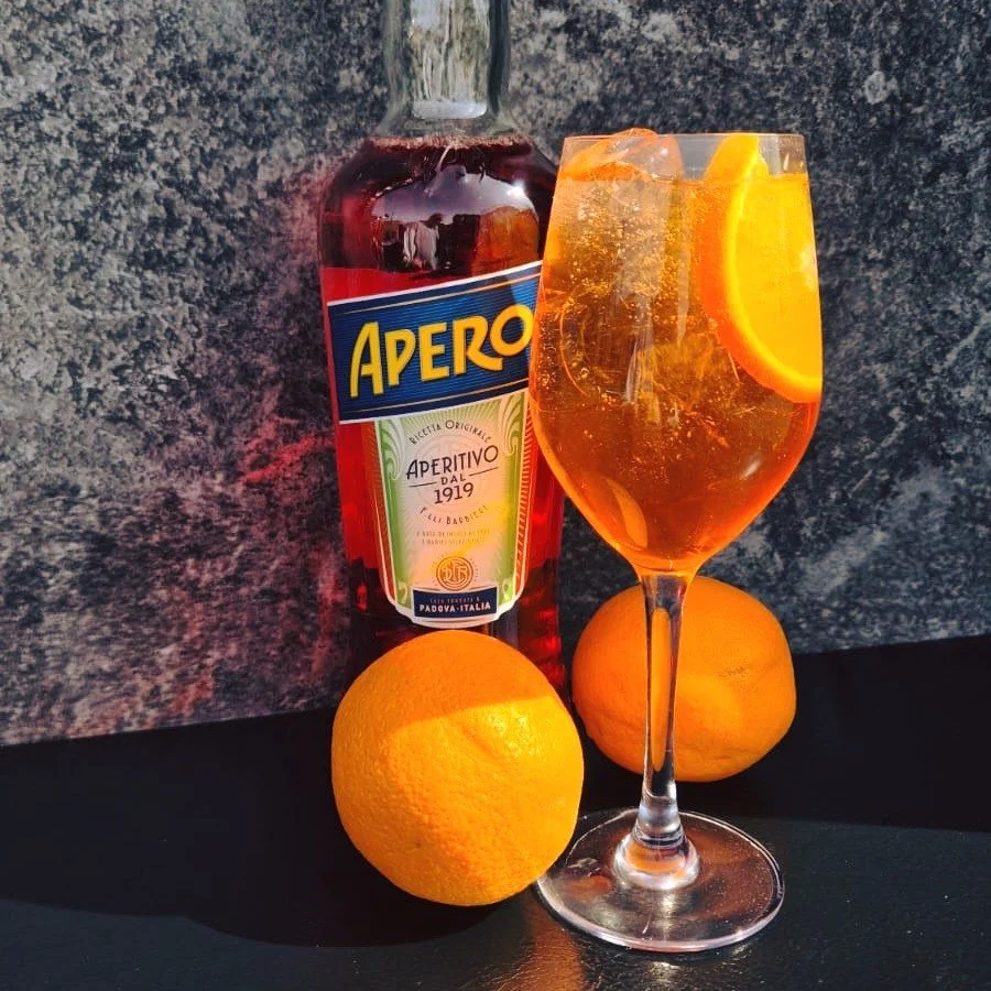 Meet one of our menu showstoppers&hellip; the Aperol Spritz 🍊✨
Light, refreshing, and perfectly bittersweet.

Start your night in style, this iconic classic never disappoints.

#hudsonrosebarsandevents #AperolSpritz #mobilebar #eventbar #mobilebarhi