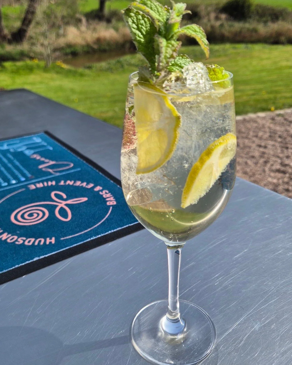 Light, floral, and effortlessly refreshing ✨🌿

The Hugo Spritz &mdash; elderflower, mint, and bubbles coming together for the perfect sip 🍸

Easy, elegant, and made for sunny moments.

Who&rsquo;s having one? 

#hudsonrosebarsandevents #hugospritz 