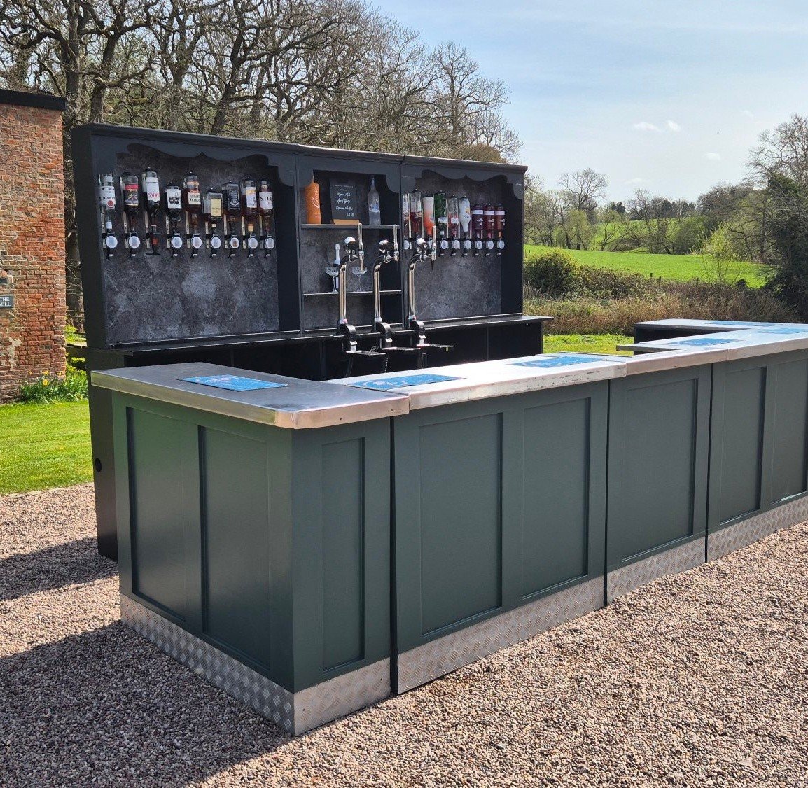 Still not over this glow-up 🌿✨

The Evergreen Bar looking effortlessly stylish and ready to serve at your next event 🍸

From first impressions to last orders,  we&rsquo;ve got every detail covered.

Who&rsquo;s booking us next? 

#hudsonrosebarsand