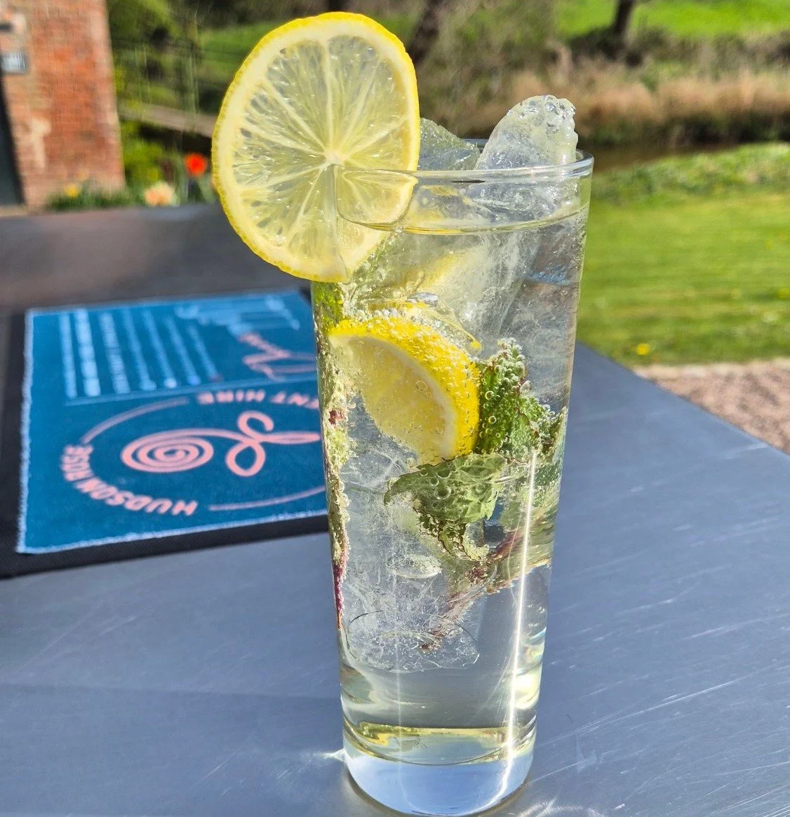 Fresh. Zesty. Classic. 🍃✨

Nothing hits like a perfectly made mojito! Crisp mint, juicy lime, and a splash of something special.

#hudsonrosebarsandevents #mojito  #cocktail #mobilebar #mobilebartending