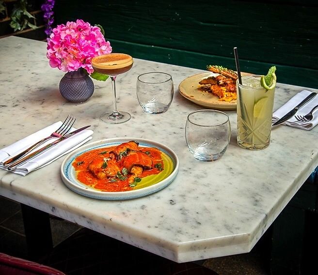 Beautiful settings here 🌺🌿 Why not join us for lunch and cocktails this weekend? 

Book via link in bio or drop in 👋🏻

#lunchplans #autumnmenu #oldspitalfieldsmarket #e1 #spitalfieldsmarket #londonfoodie #londonlife #londonfoodguide #Londonrestau