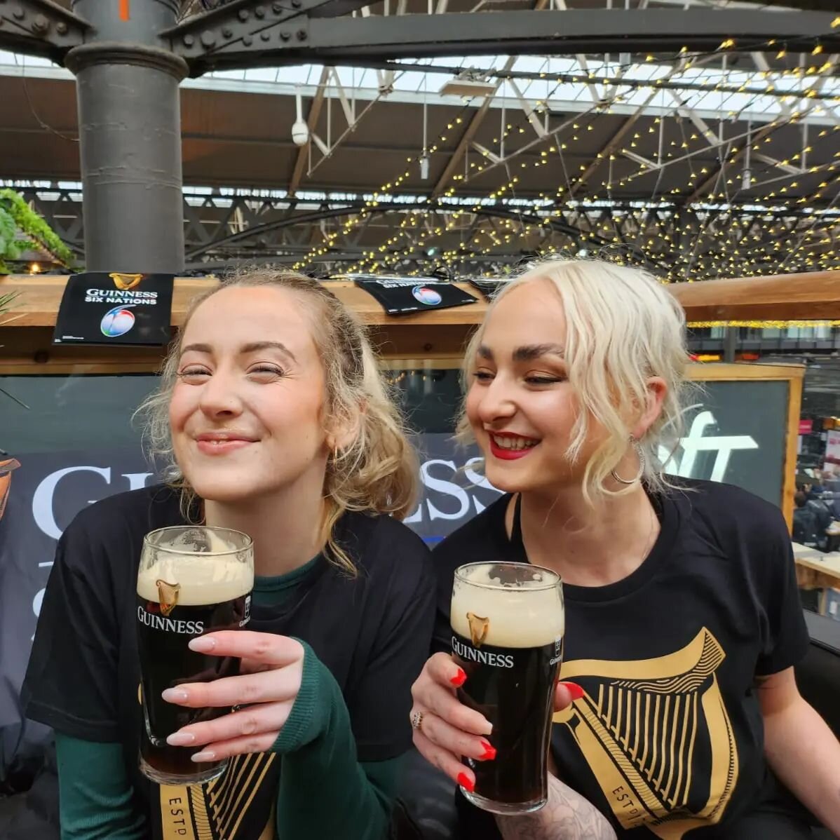 GUINNESS AT THE READY! 🏉 Six  Nations kicks off today + we are here for it - last minute tables avaliable just hit the link in our bio 🙌 
TODAY
Wales v Ireland 14.15
England v Scotlans 16.45
TOMORROW
Italy v France 15.00

Non rugby tables available